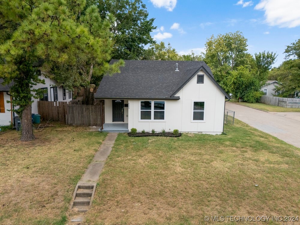 4523 E 4th Place