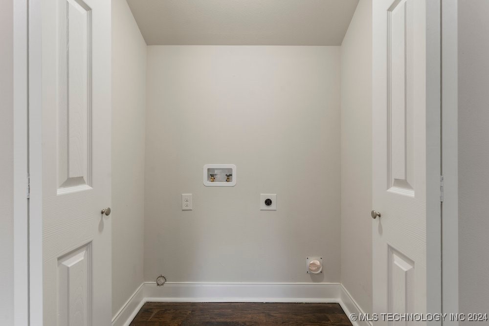 4523 E 4th Place