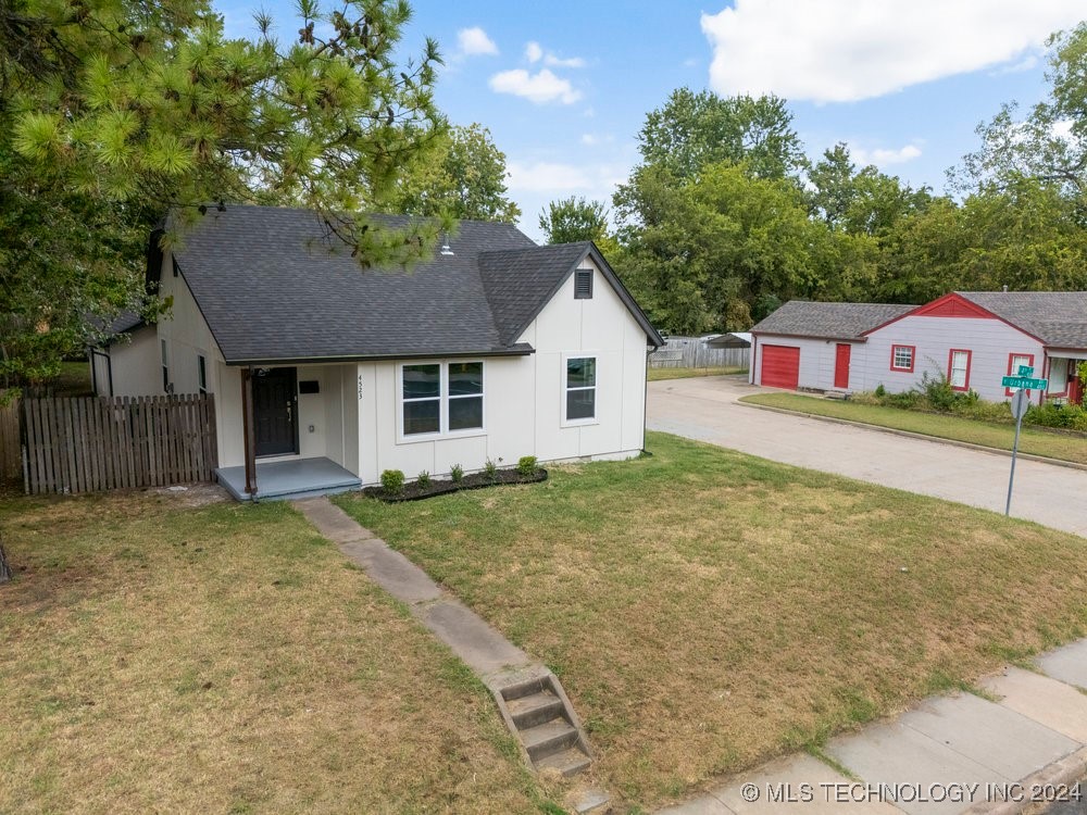 4523 E 4th Place