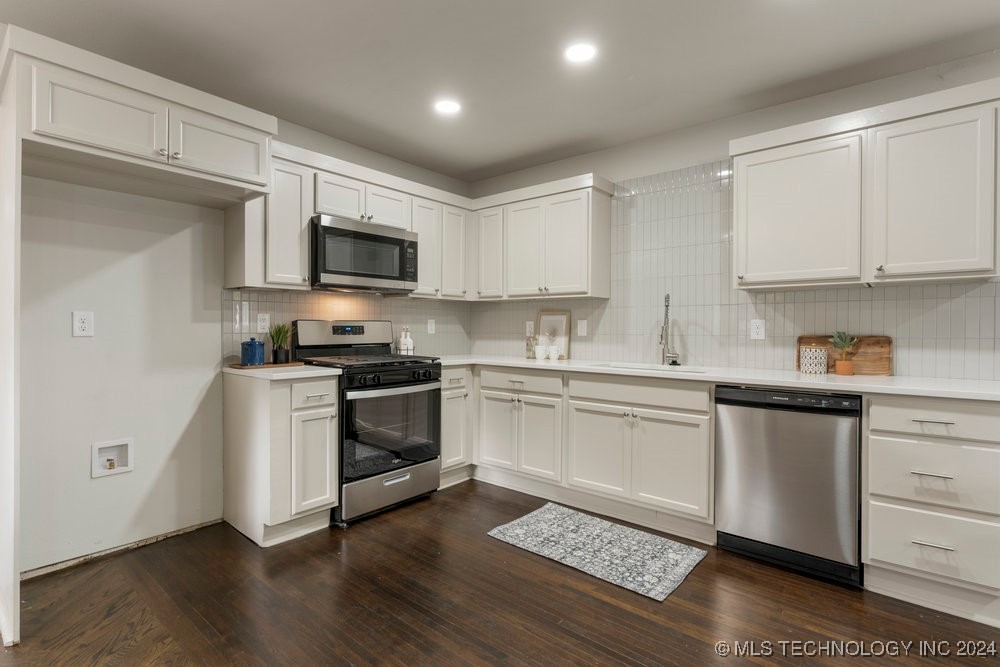 4523 E 4th Place
