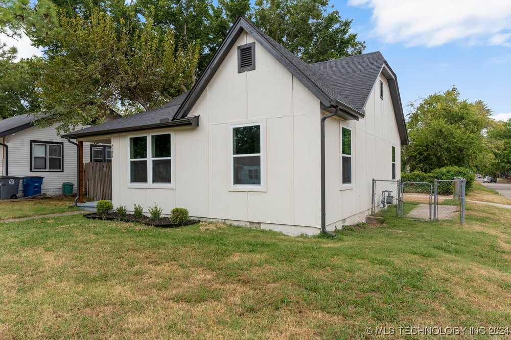 4523 E 4th Place