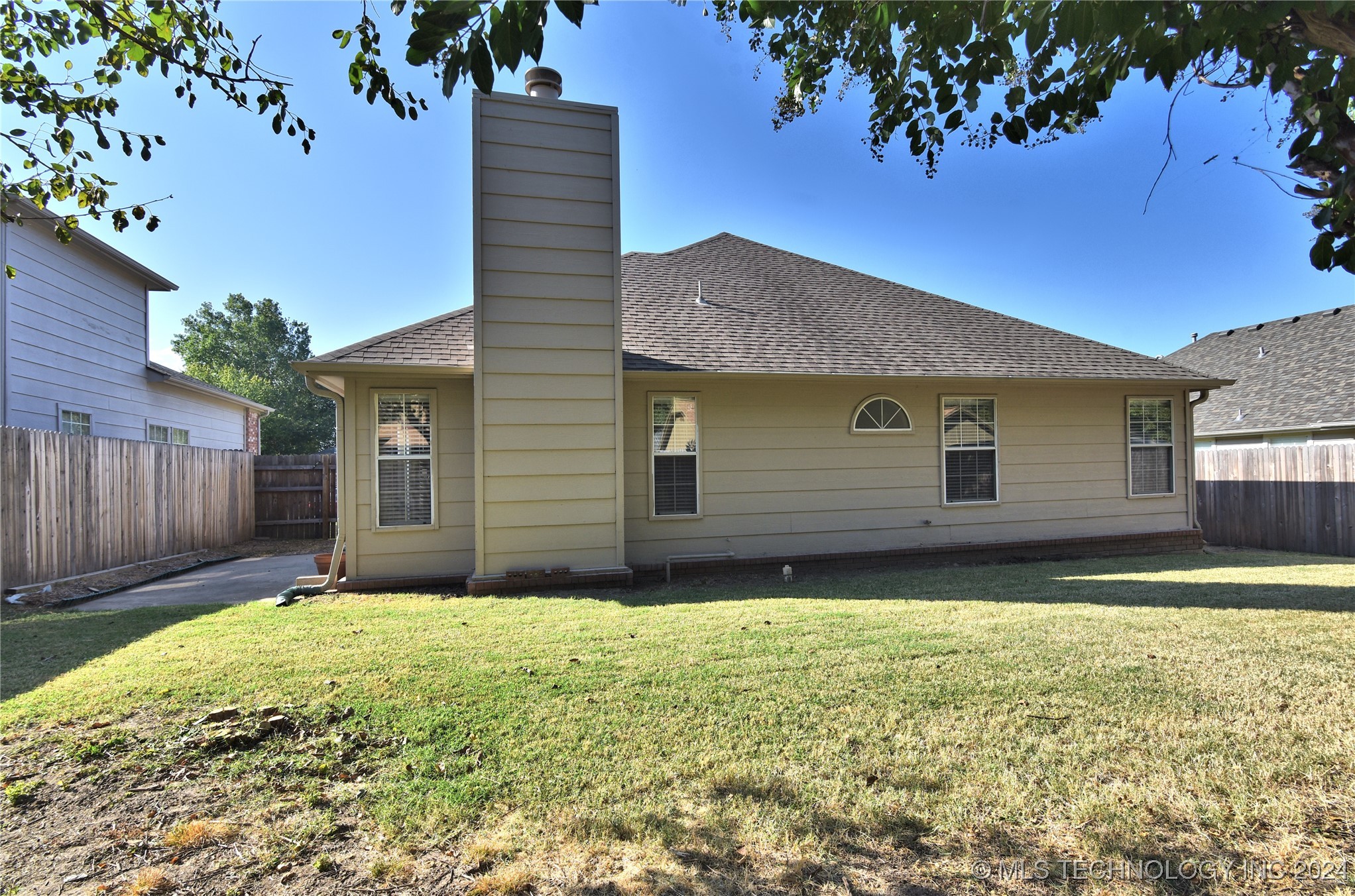 3420 W Fort Worth Street S