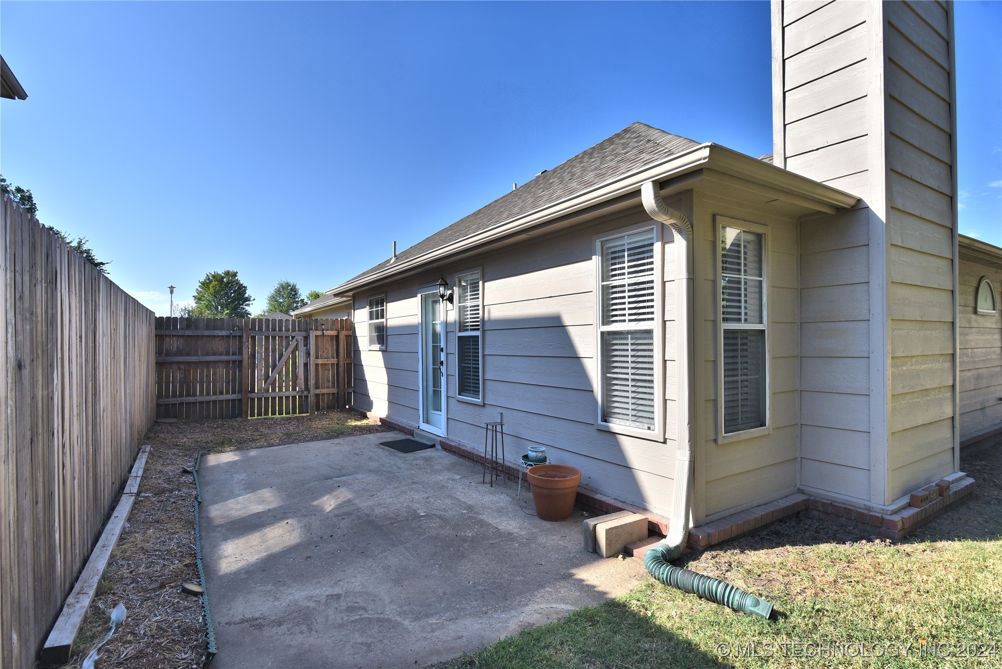 3420 W Fort Worth Street S