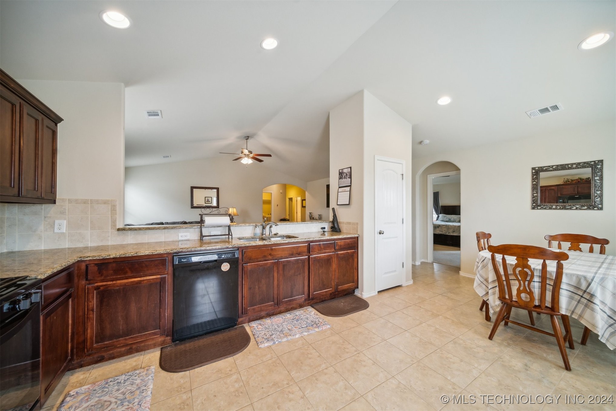 8846 S 256th Place E