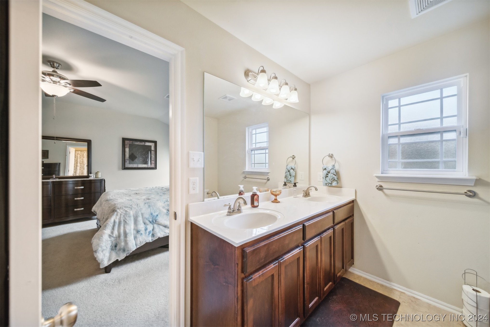 8846 S 256th Place E