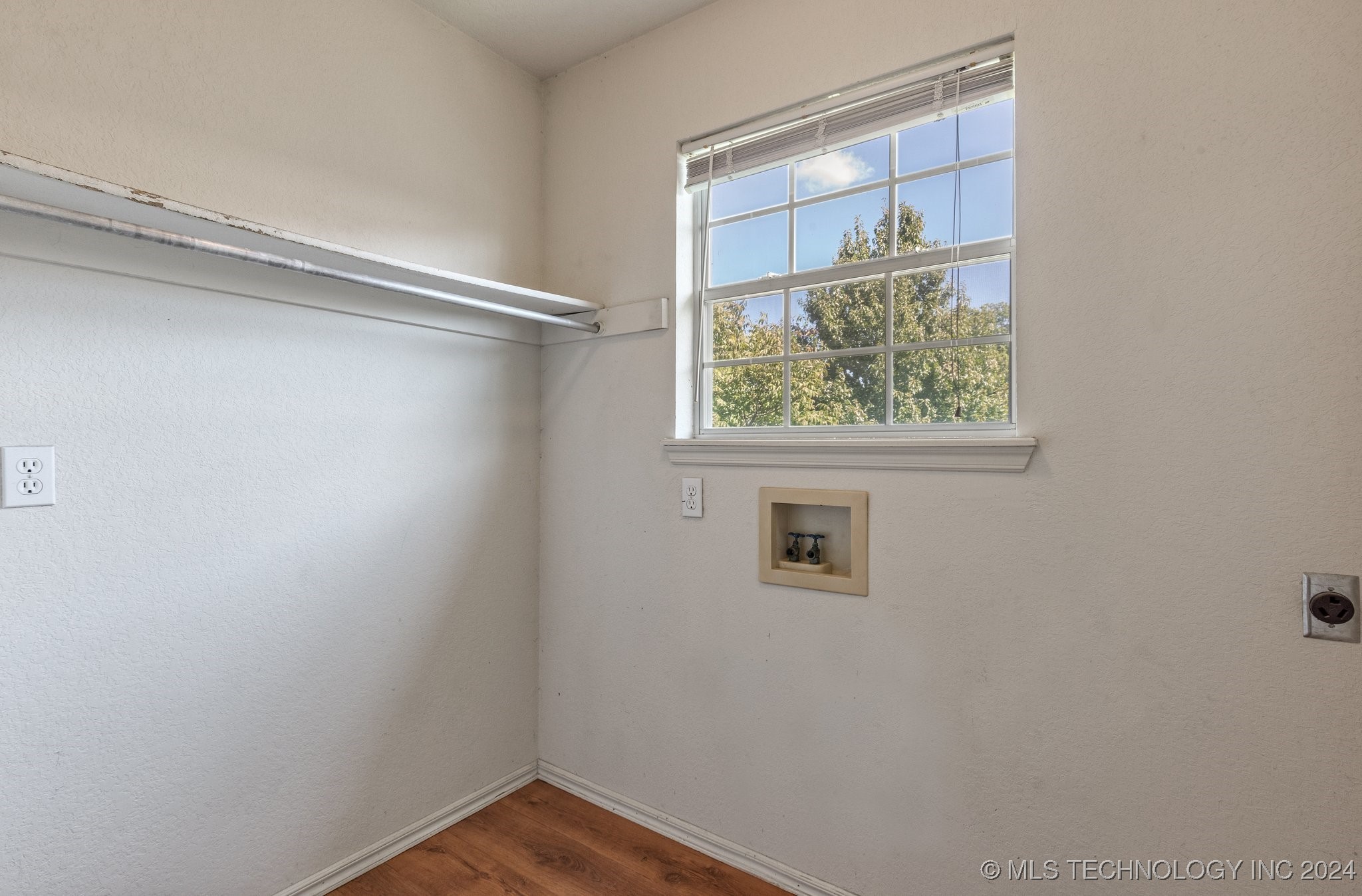 1224 W 112th Drive S