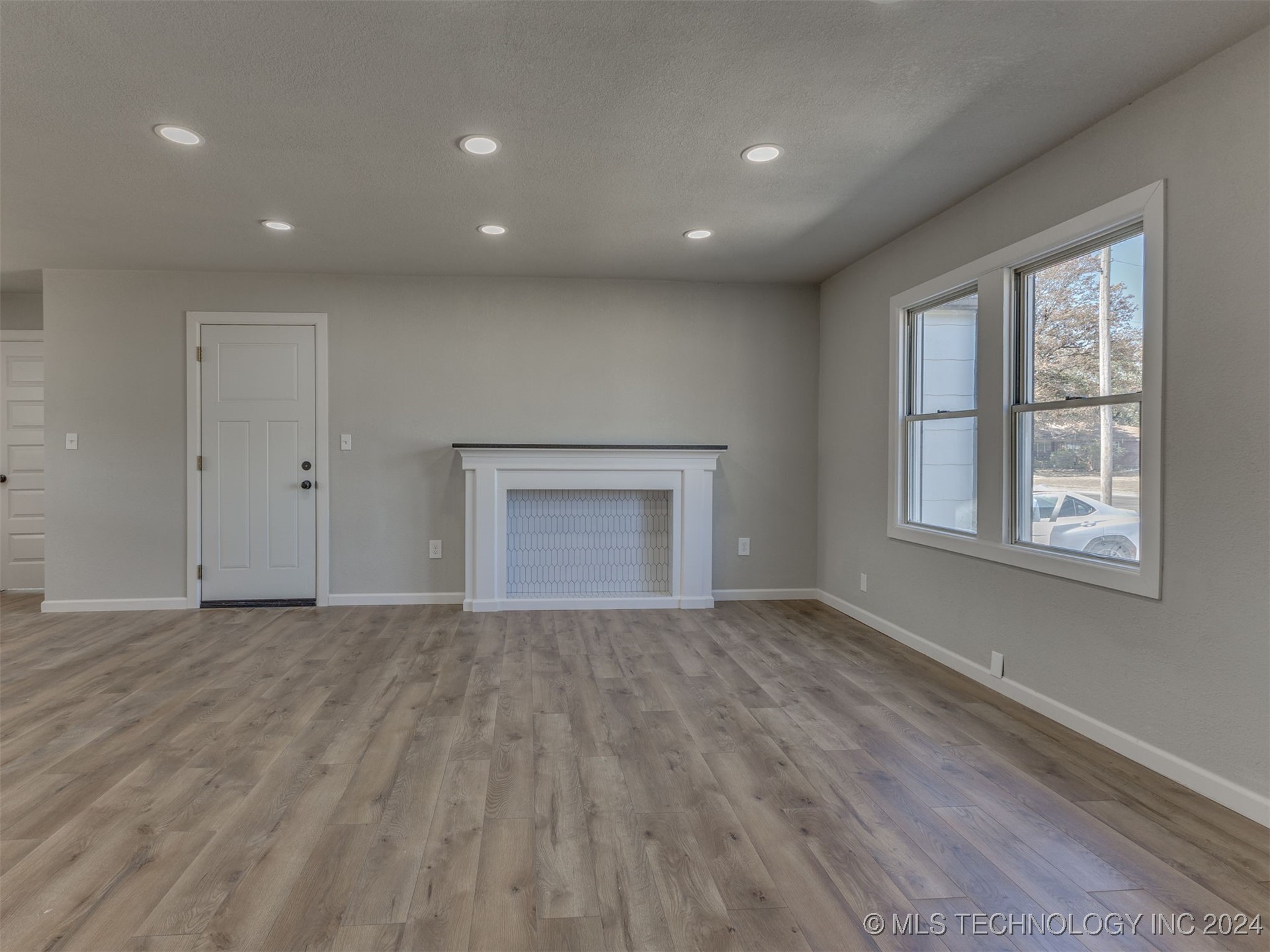 6304 E 4th Place