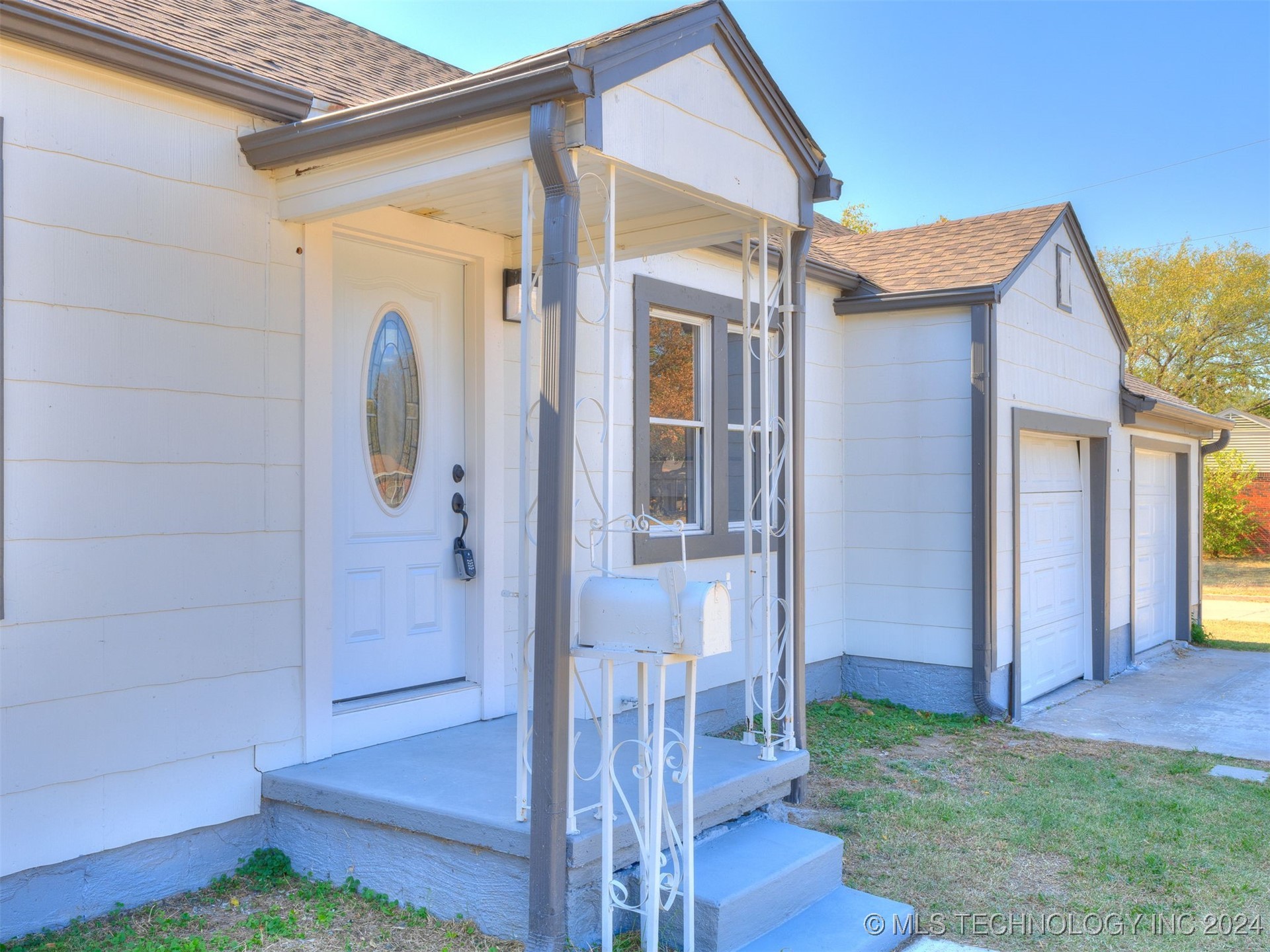 6304 E 4th Place