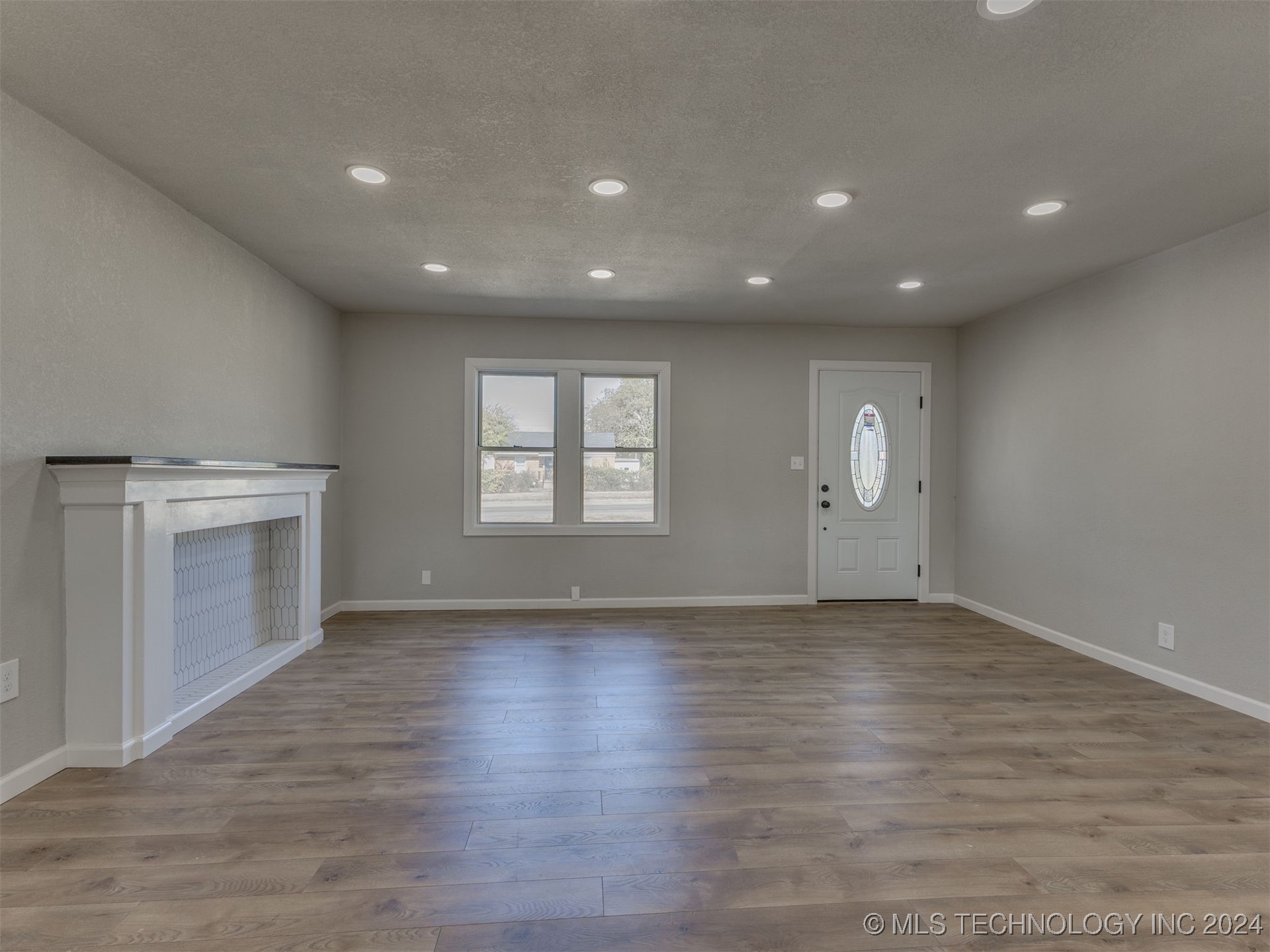 6304 E 4th Place