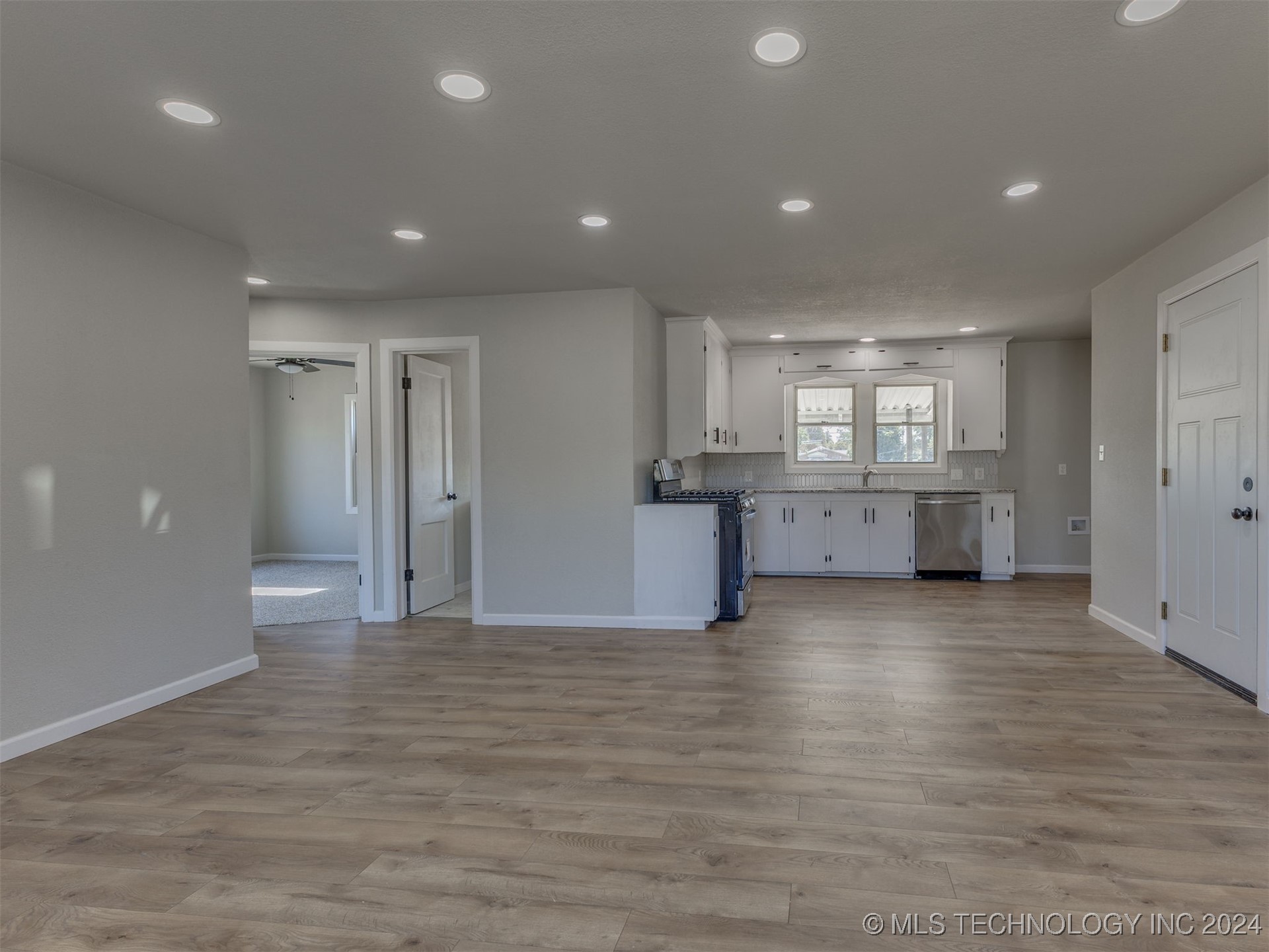 6304 E 4th Place