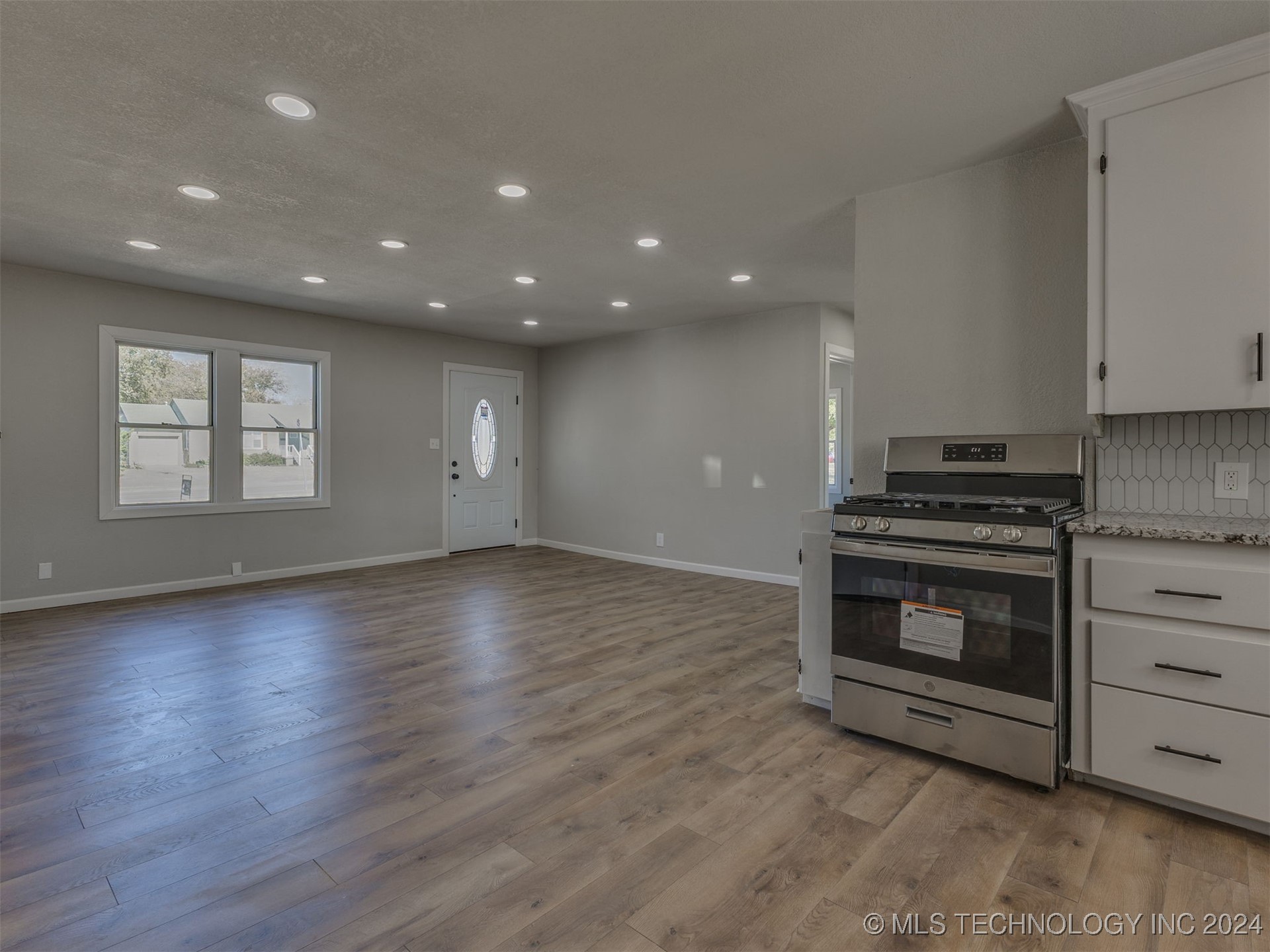 6304 E 4th Place