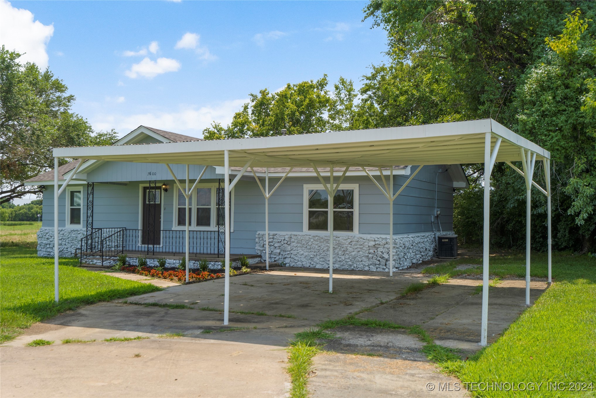 7900 E 76th Street North S