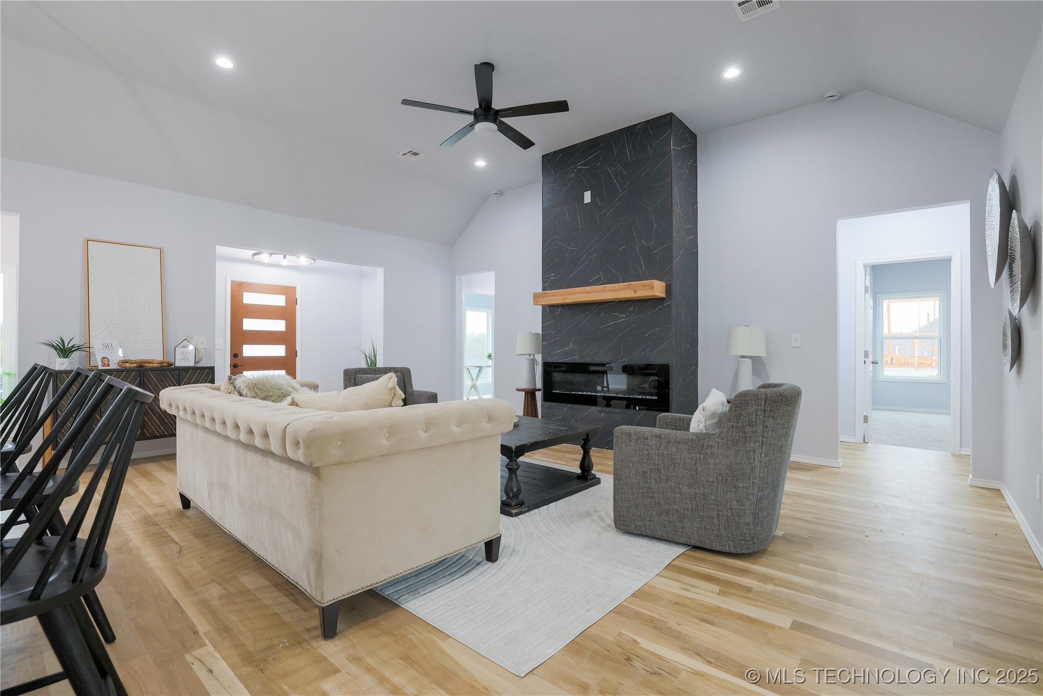 425 E 48th Court