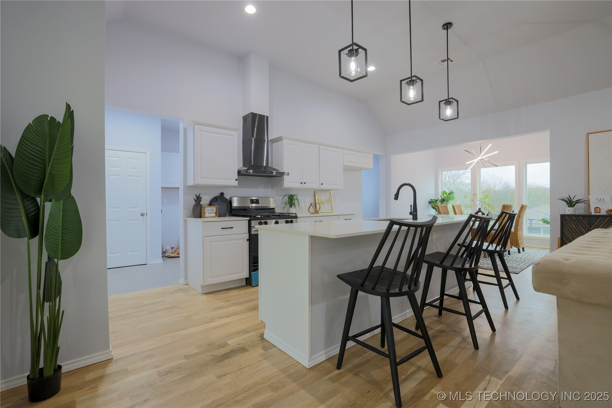 425 E 48th Court