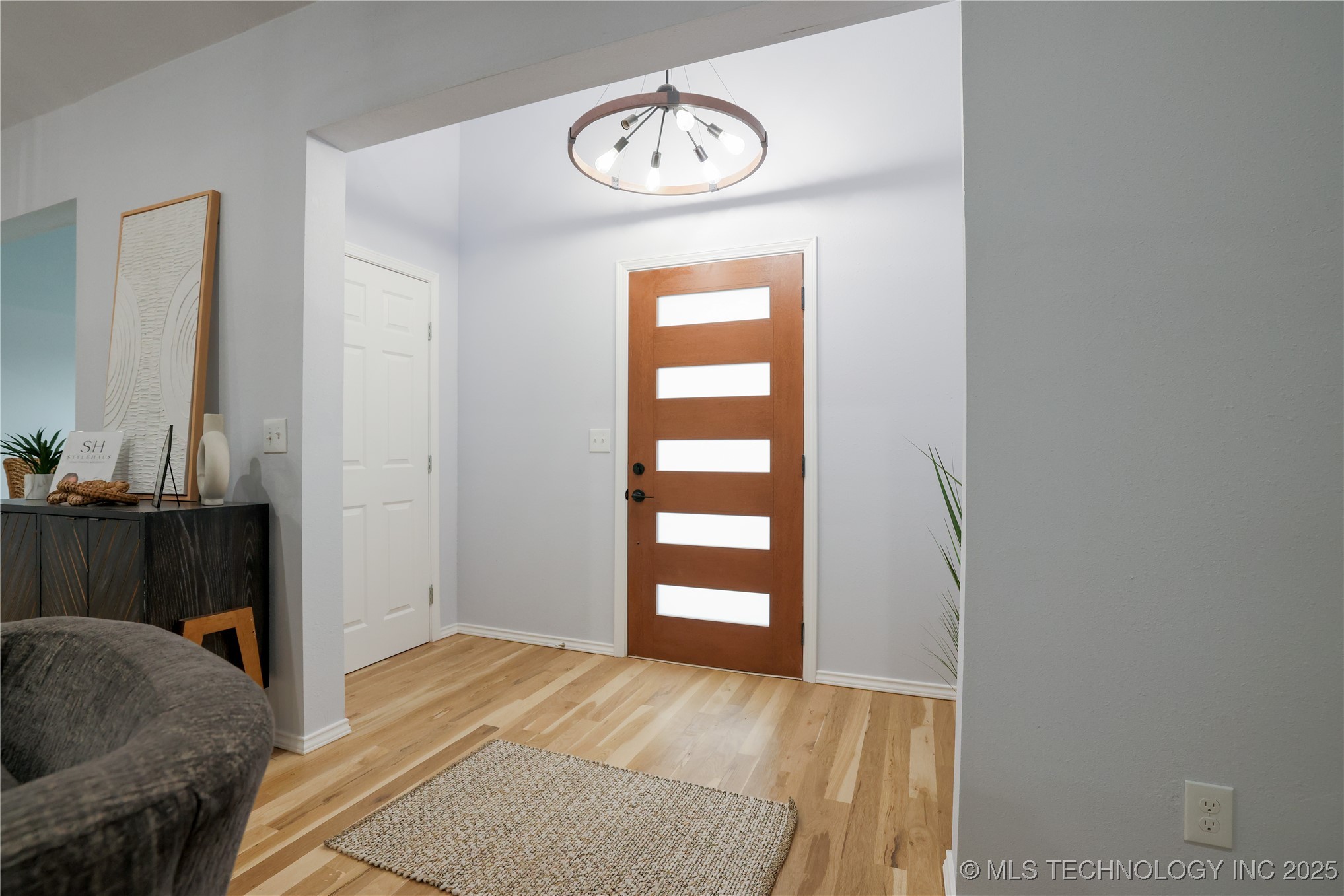 425 E 48th Court