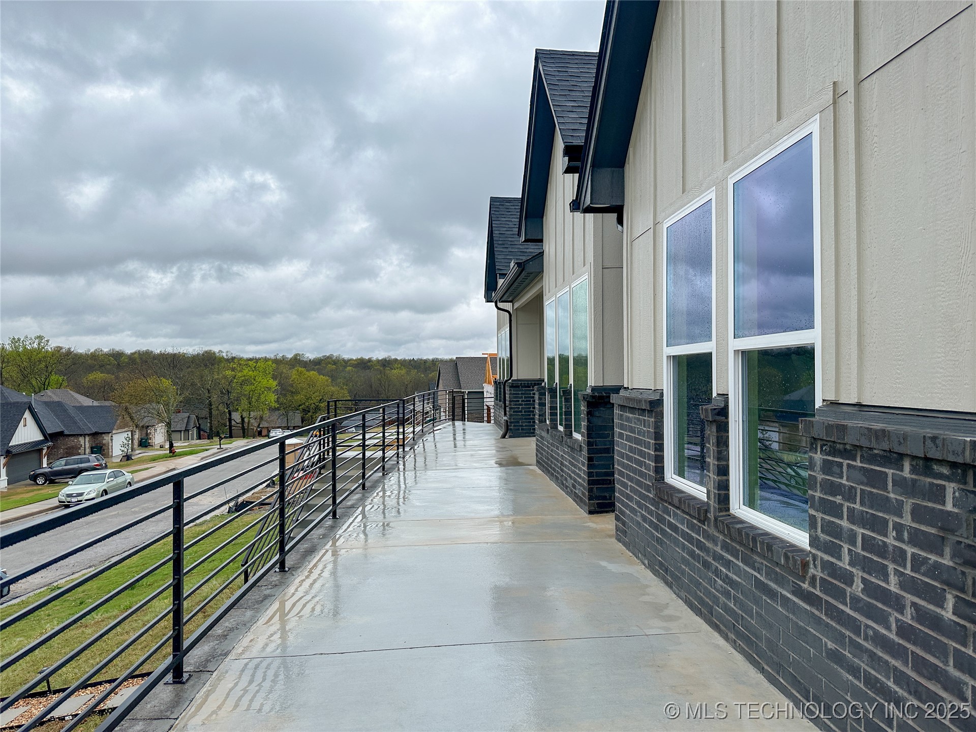 425 E 48th Court