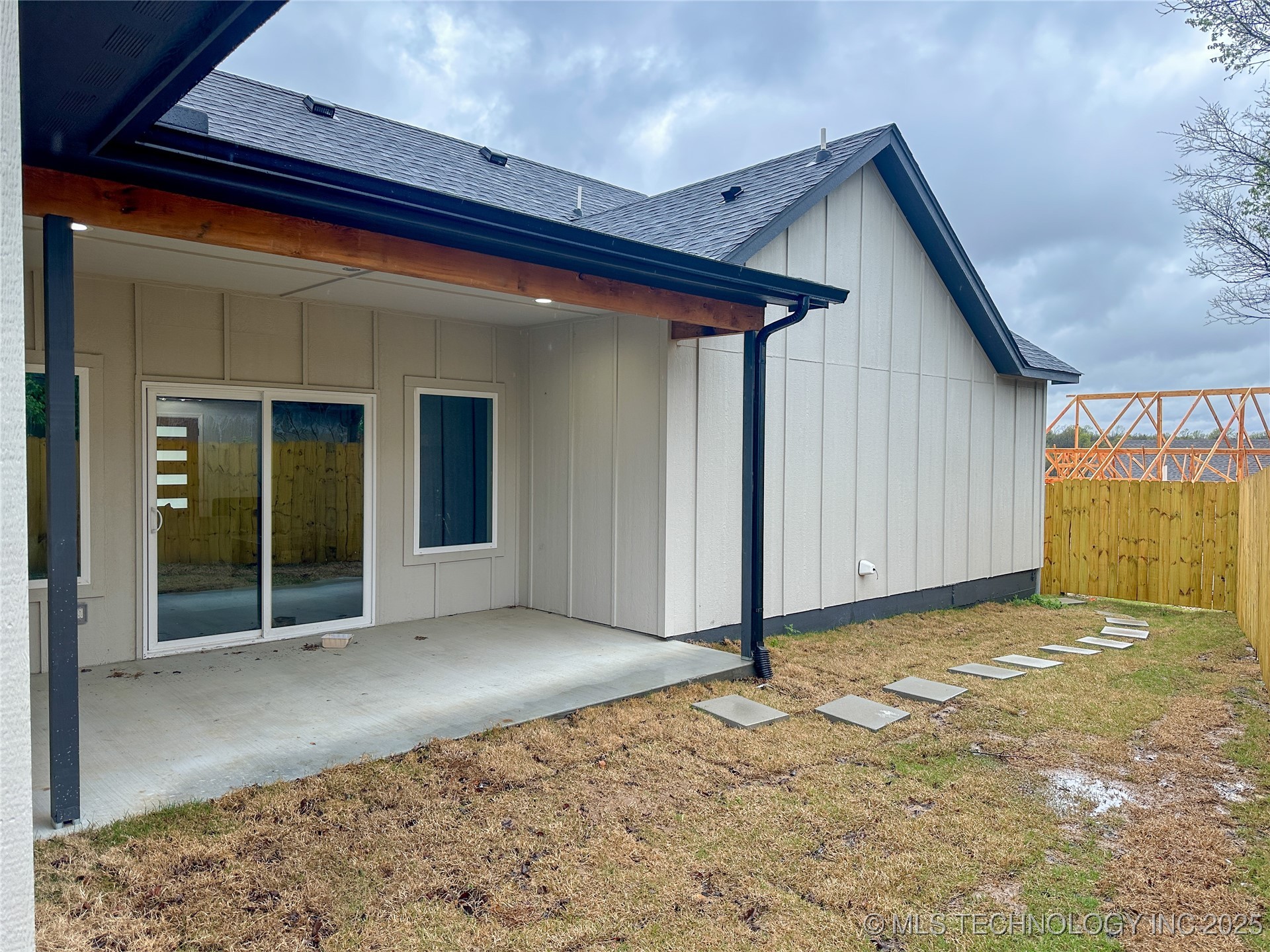 425 E 48th Court