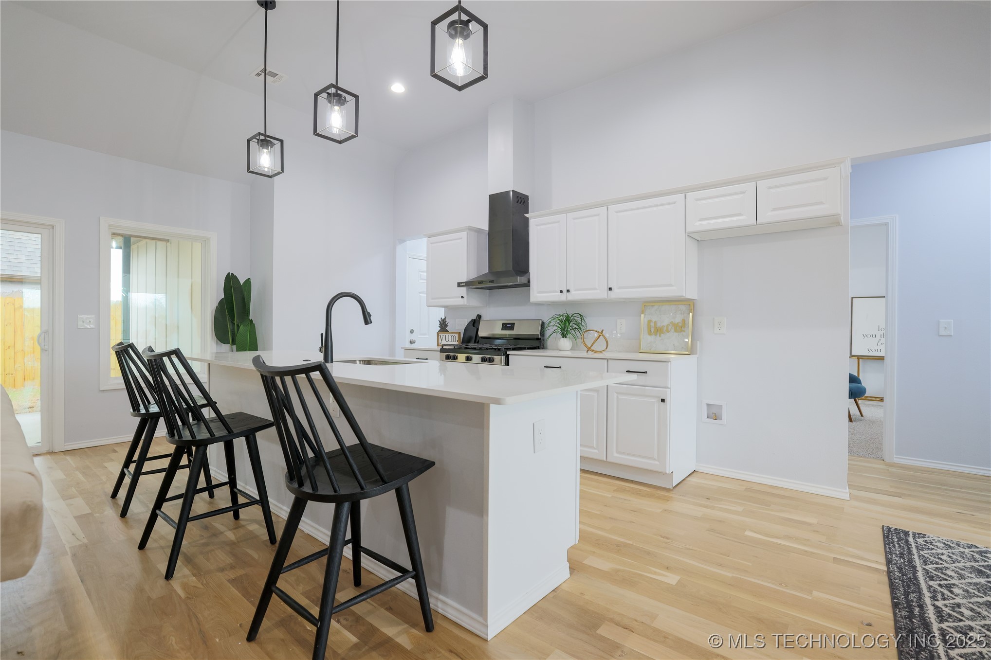 425 E 48th Court