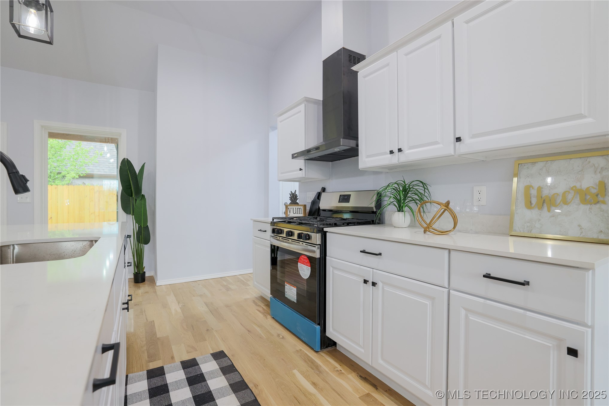 425 E 48th Court