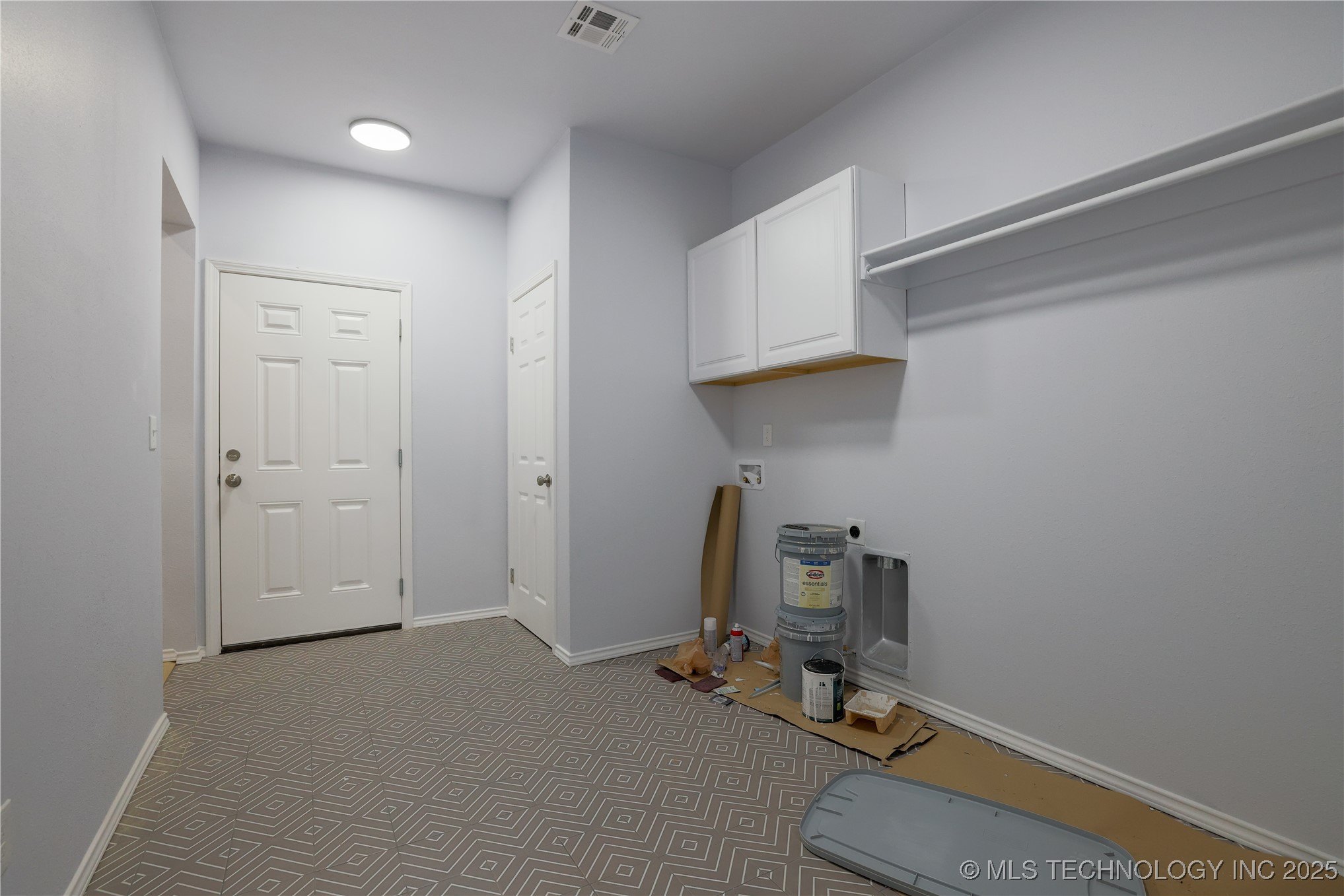425 E 48th Court