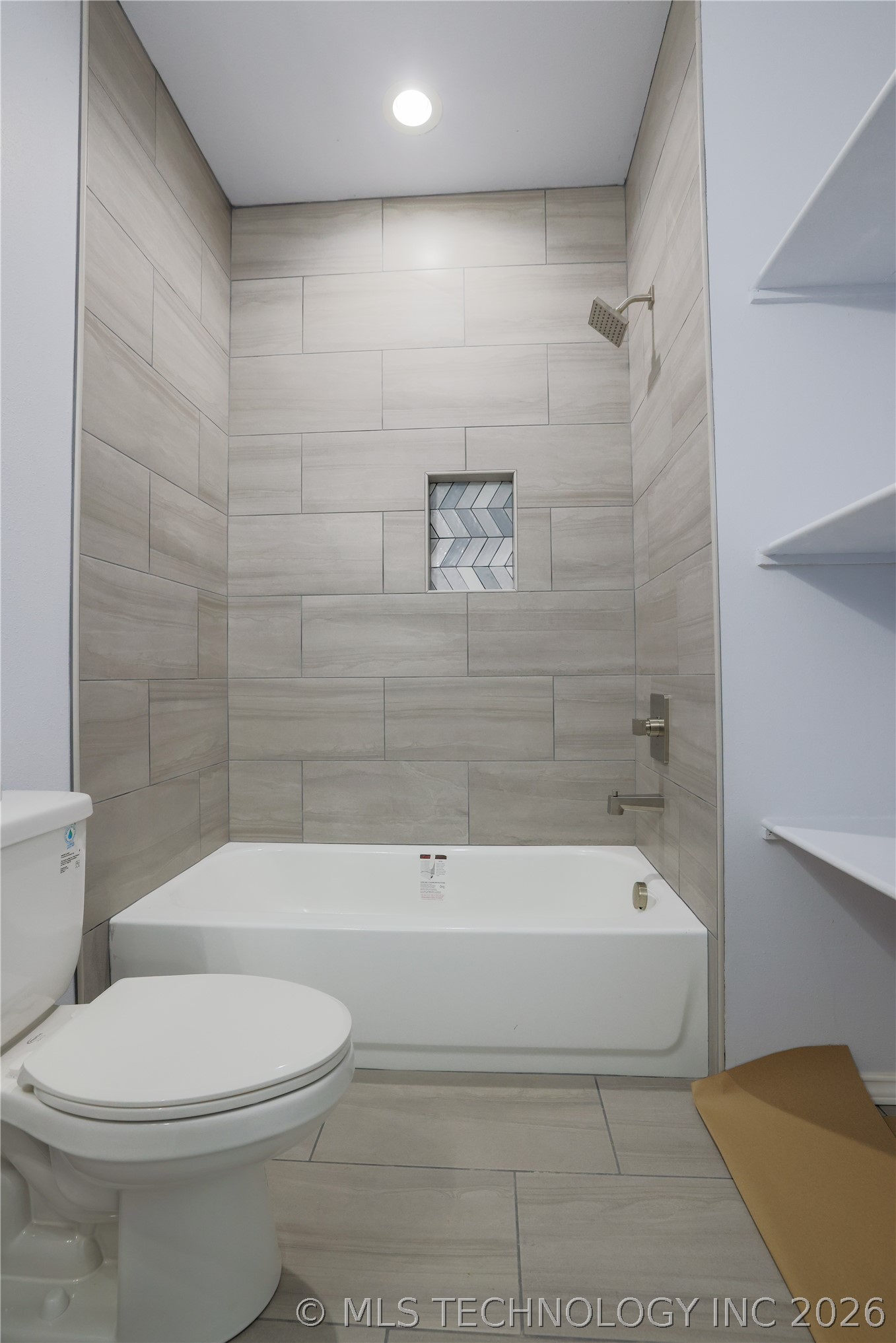 425 E 48th Court