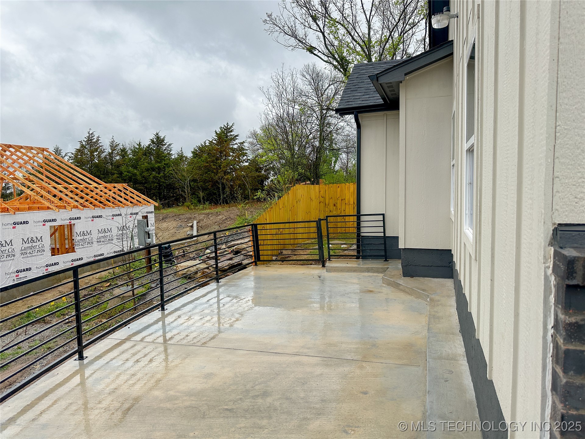 425 E 48th Court