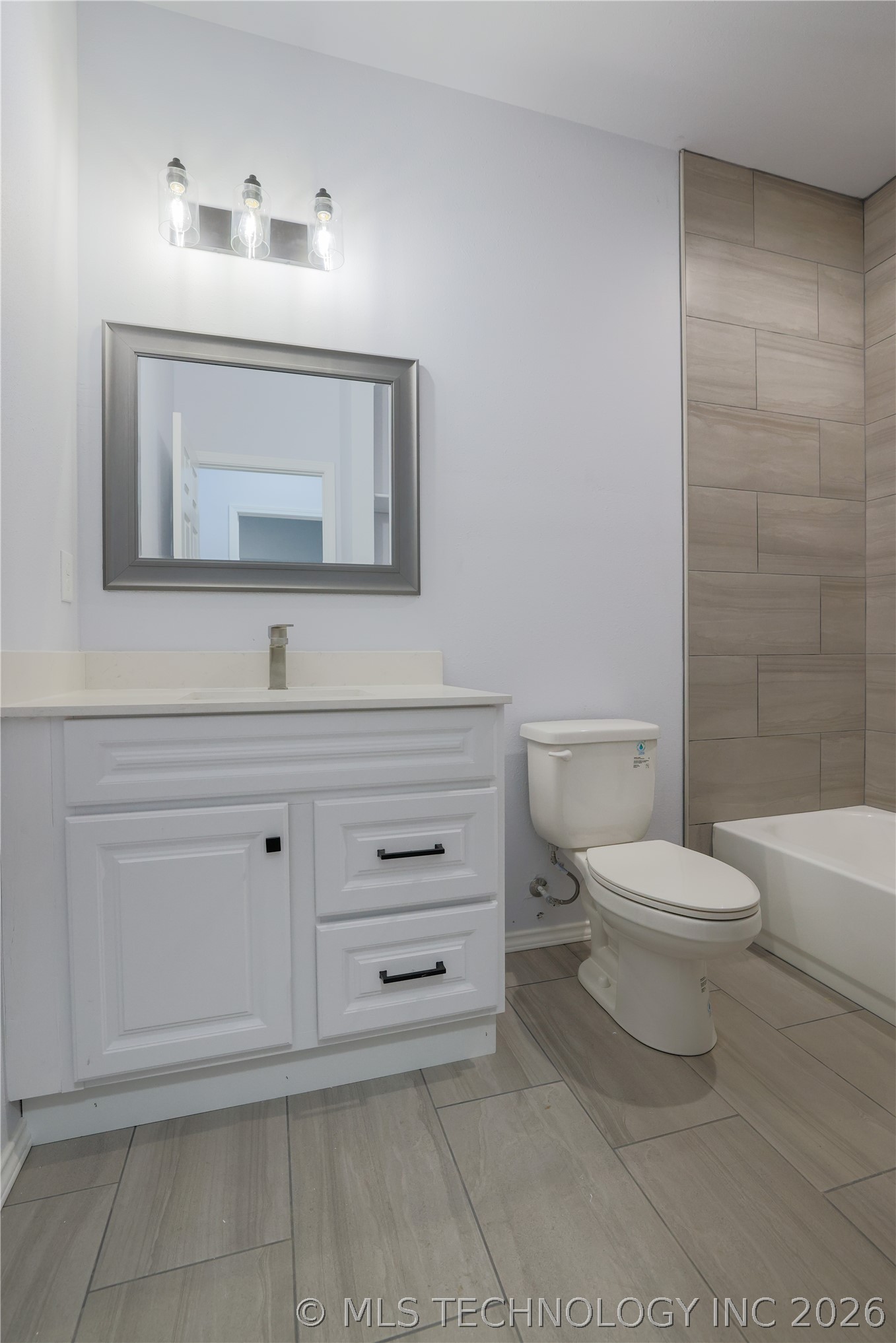 425 E 48th Court