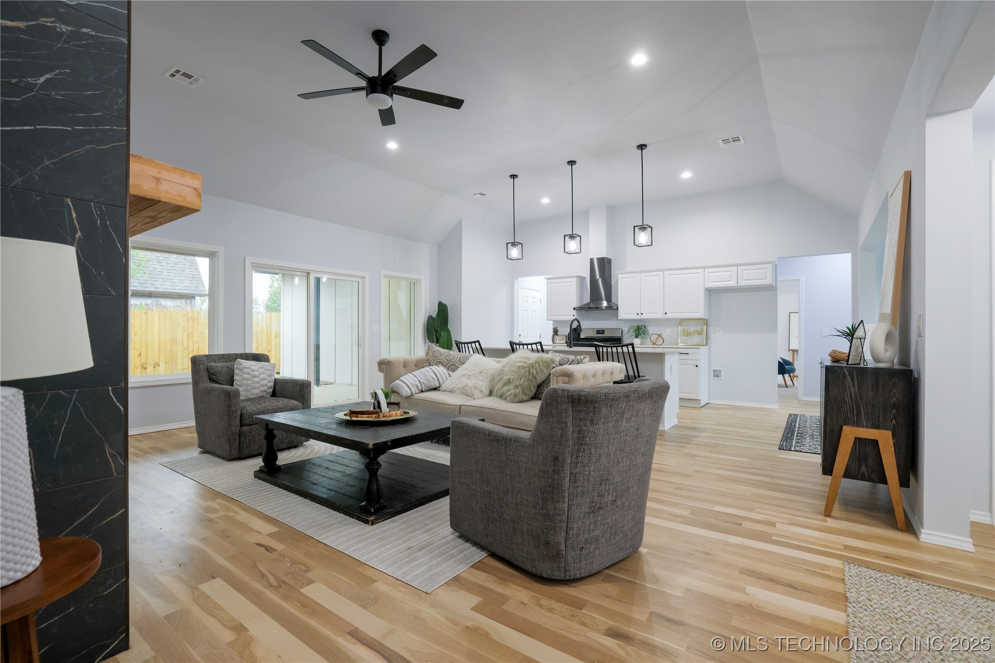 425 E 48th Court