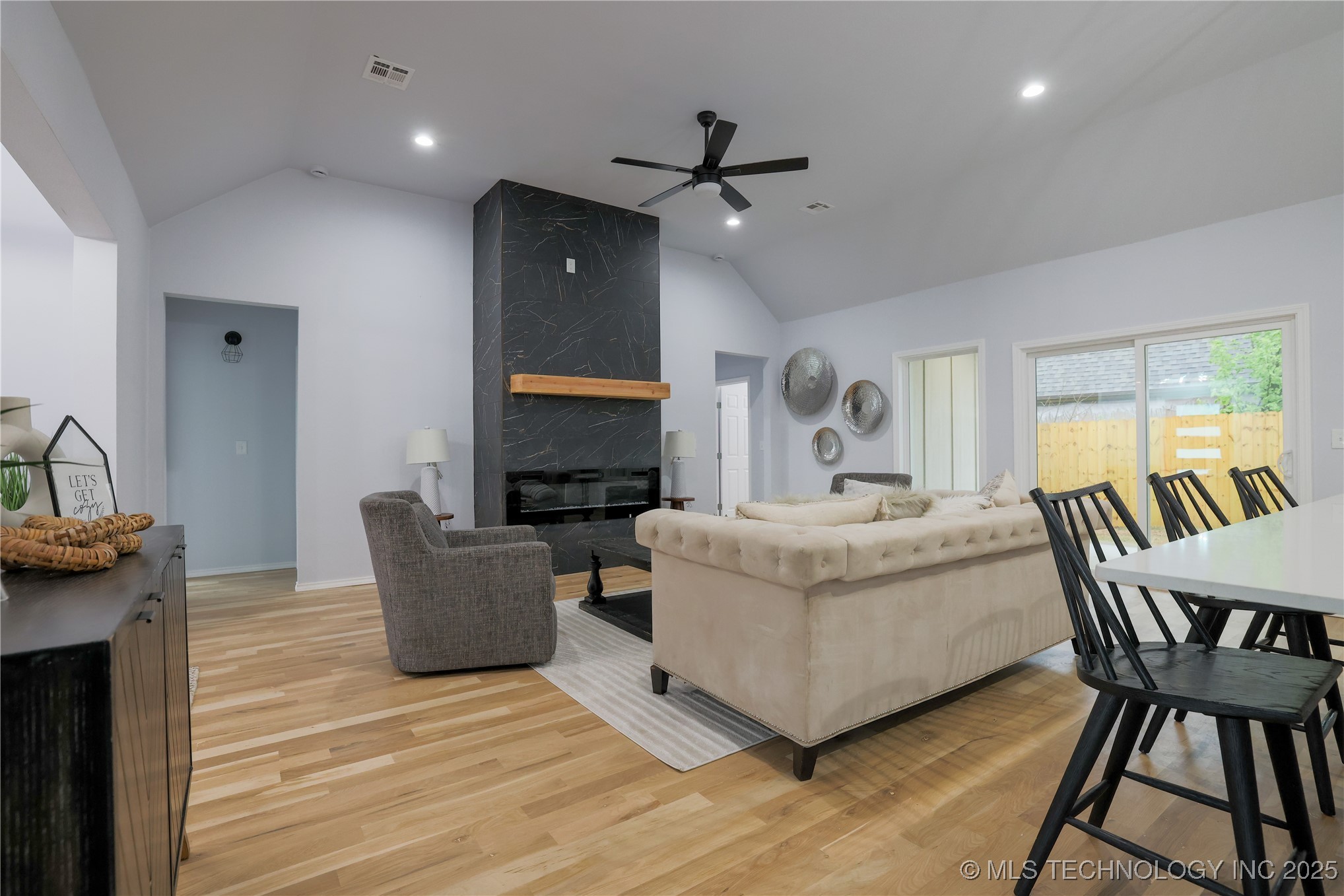425 E 48th Court