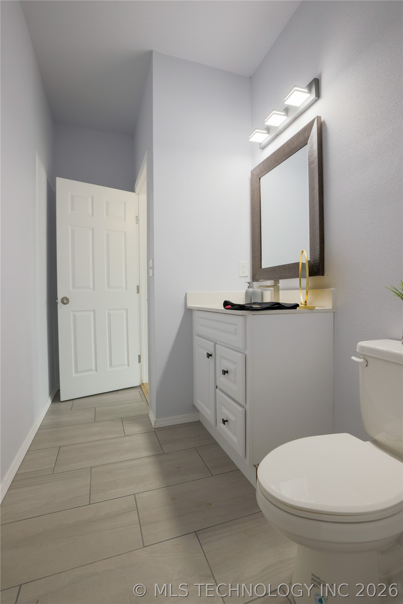 425 E 48th Court