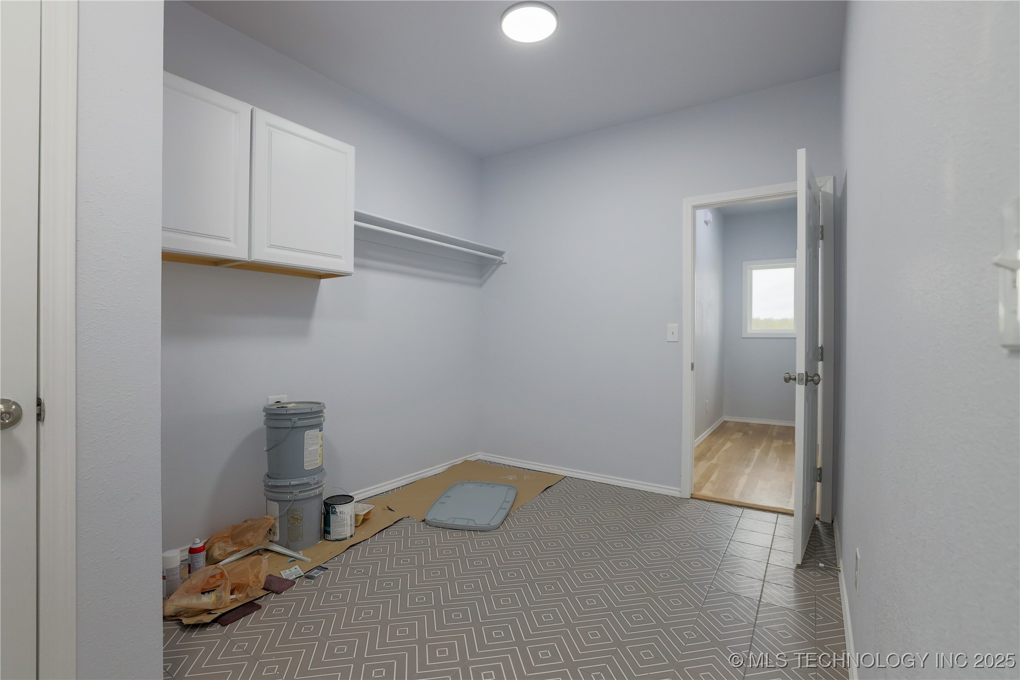 425 E 48th Court