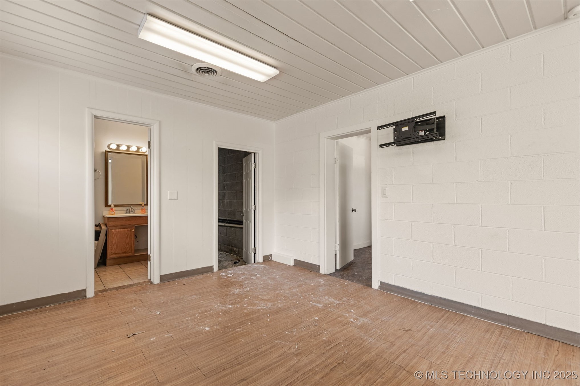 836 N 1st Street