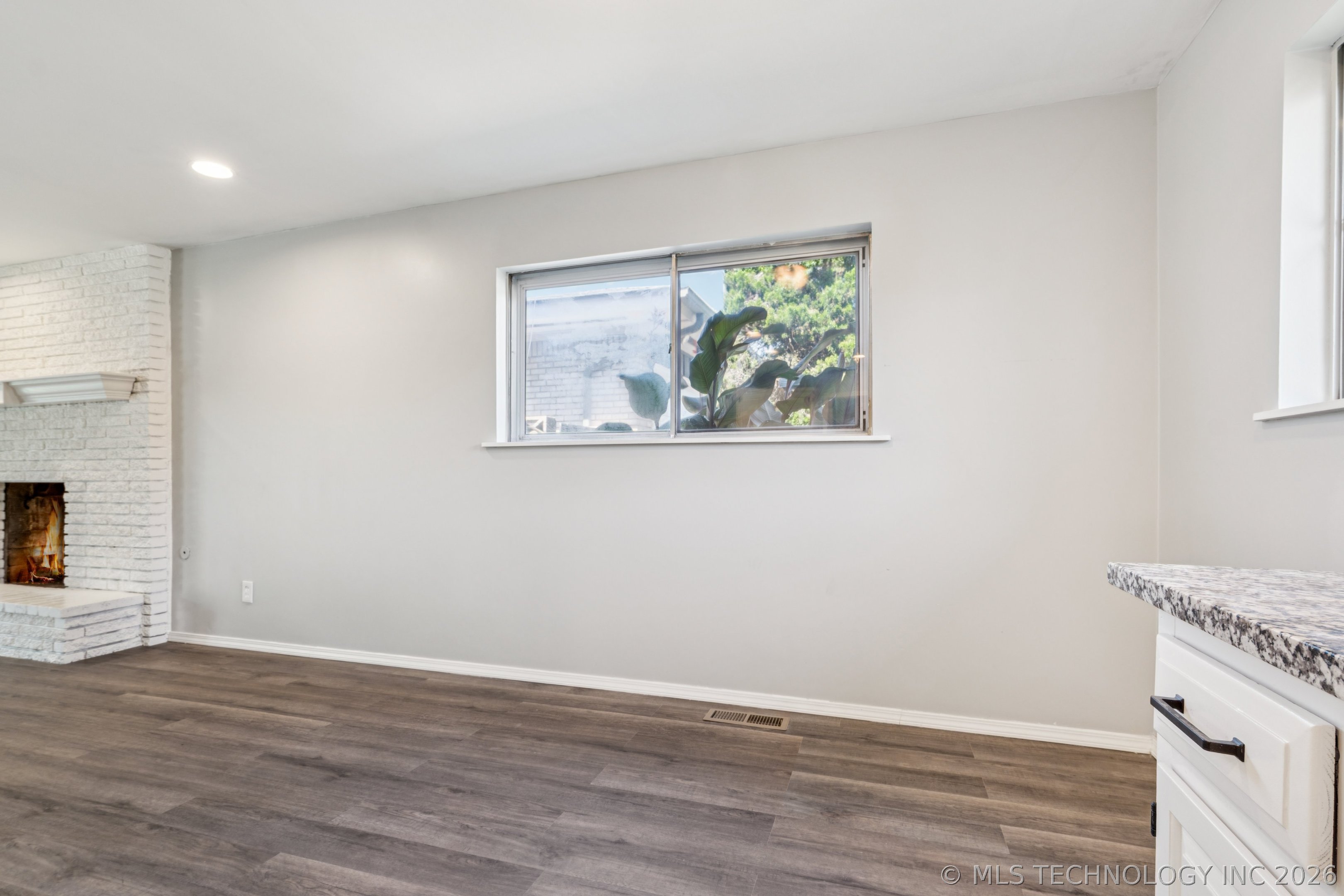 6922 E 15th Place