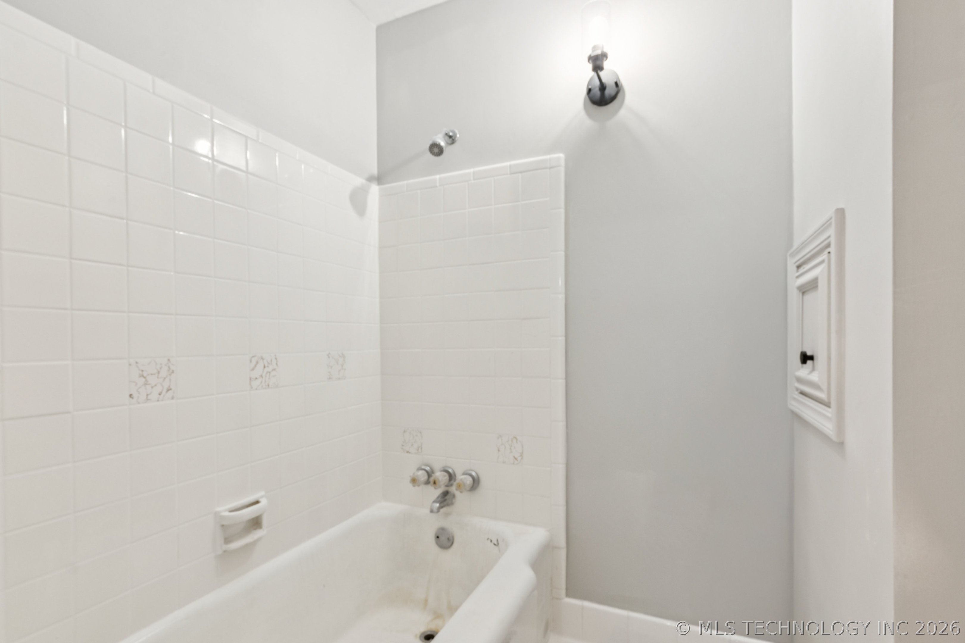 6922 E 15th Place