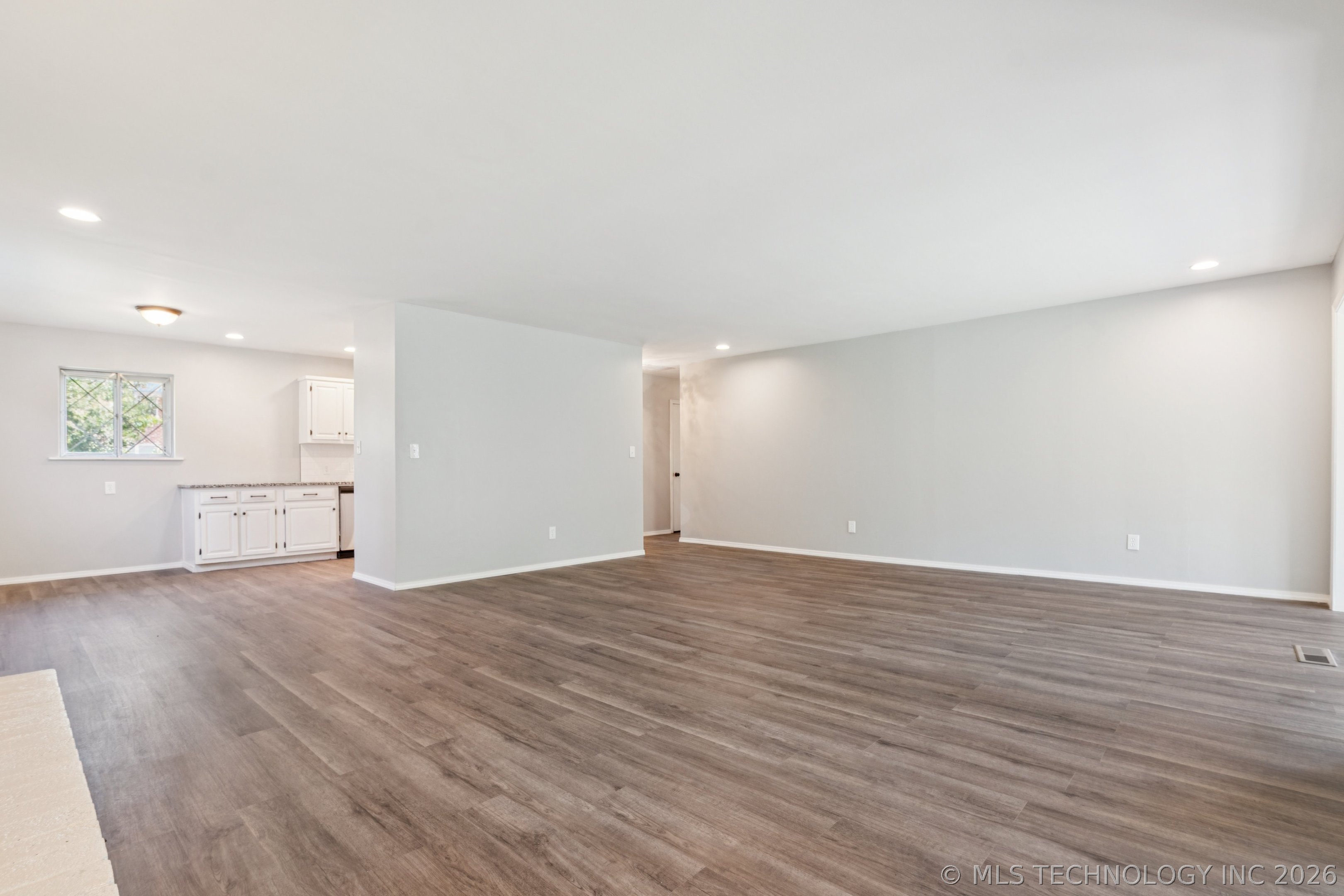 6922 E 15th Place