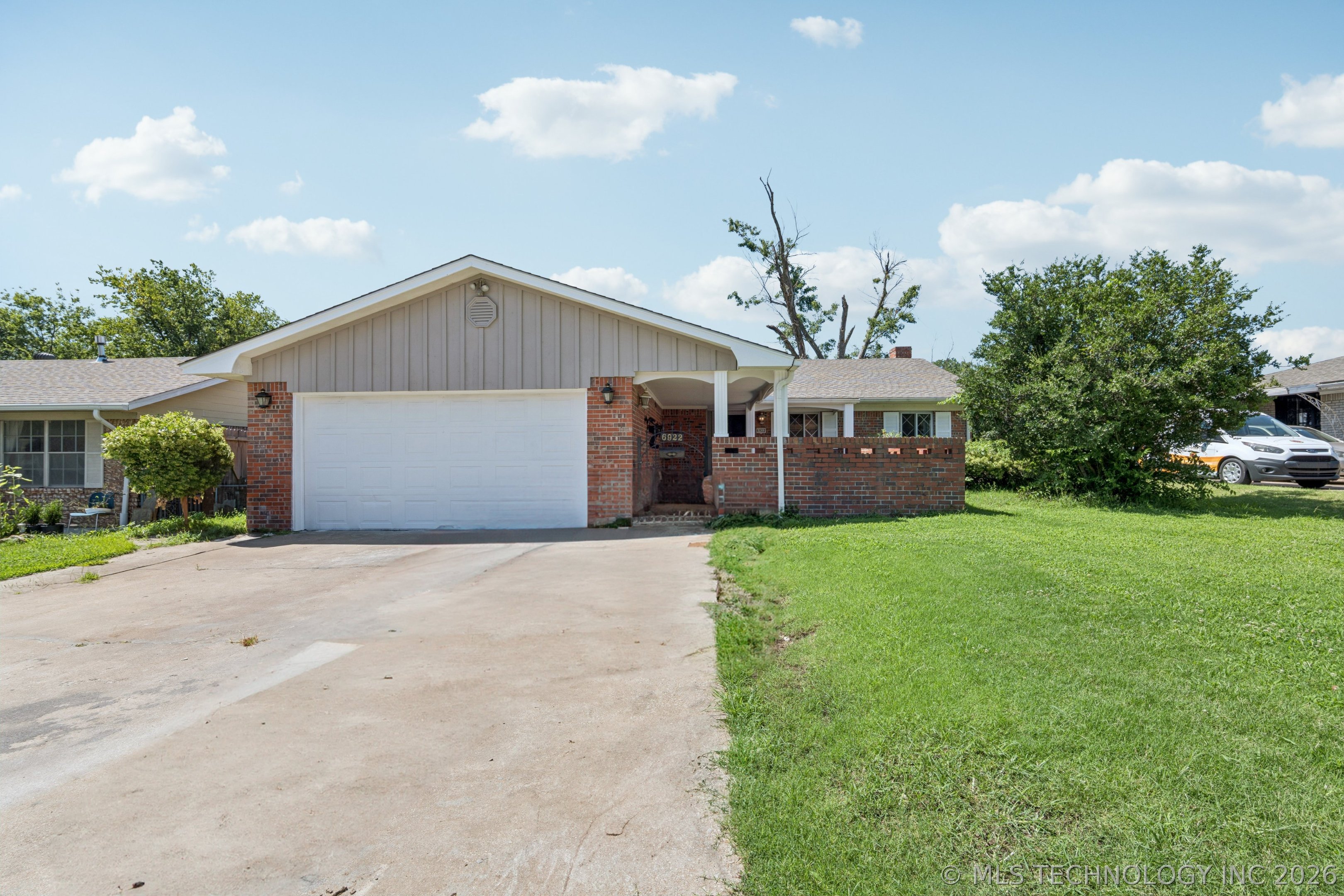 6922 E 15th Place