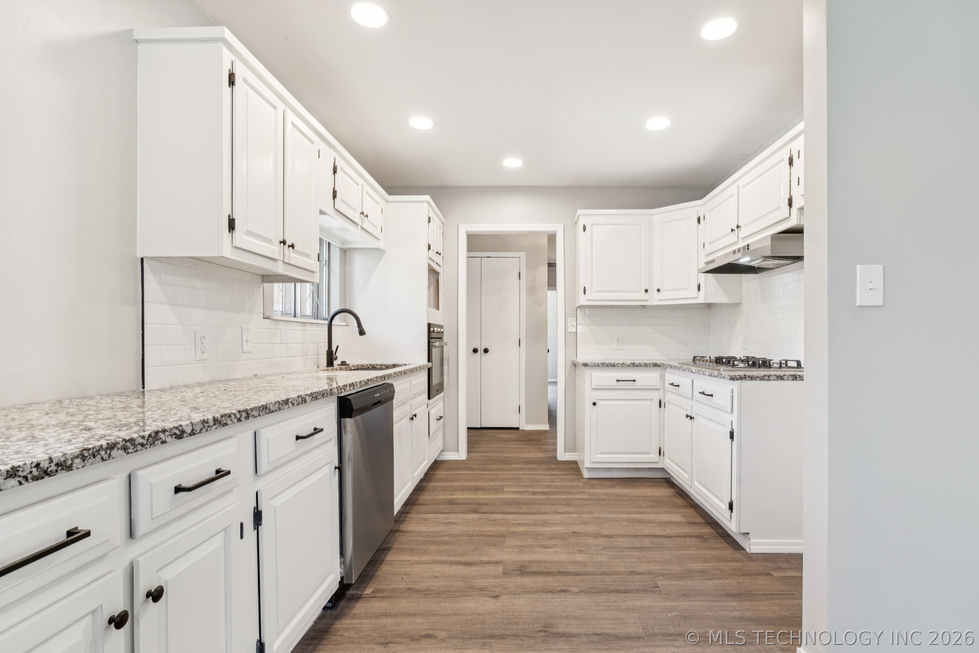 6922 E 15th Place