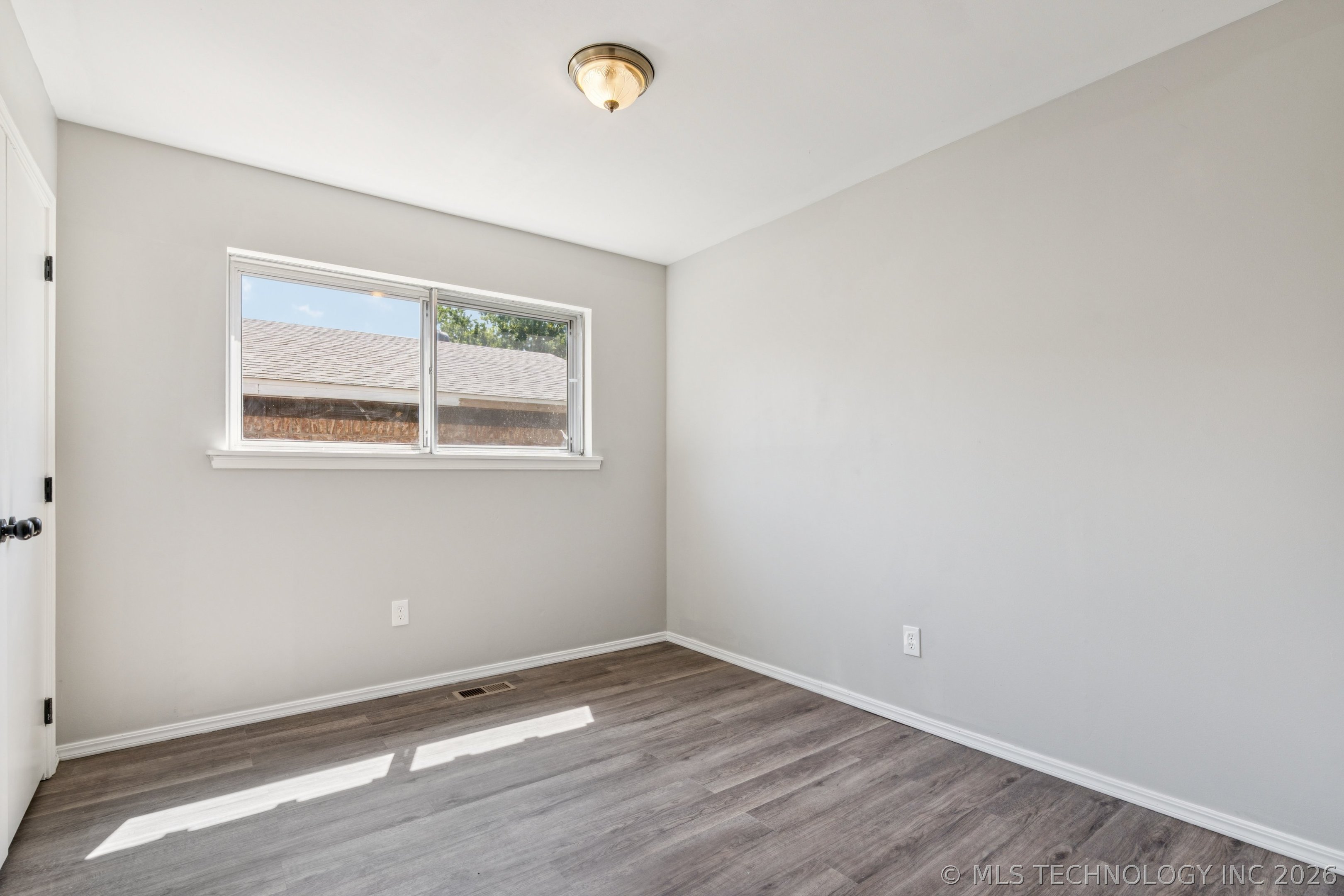 6922 E 15th Place