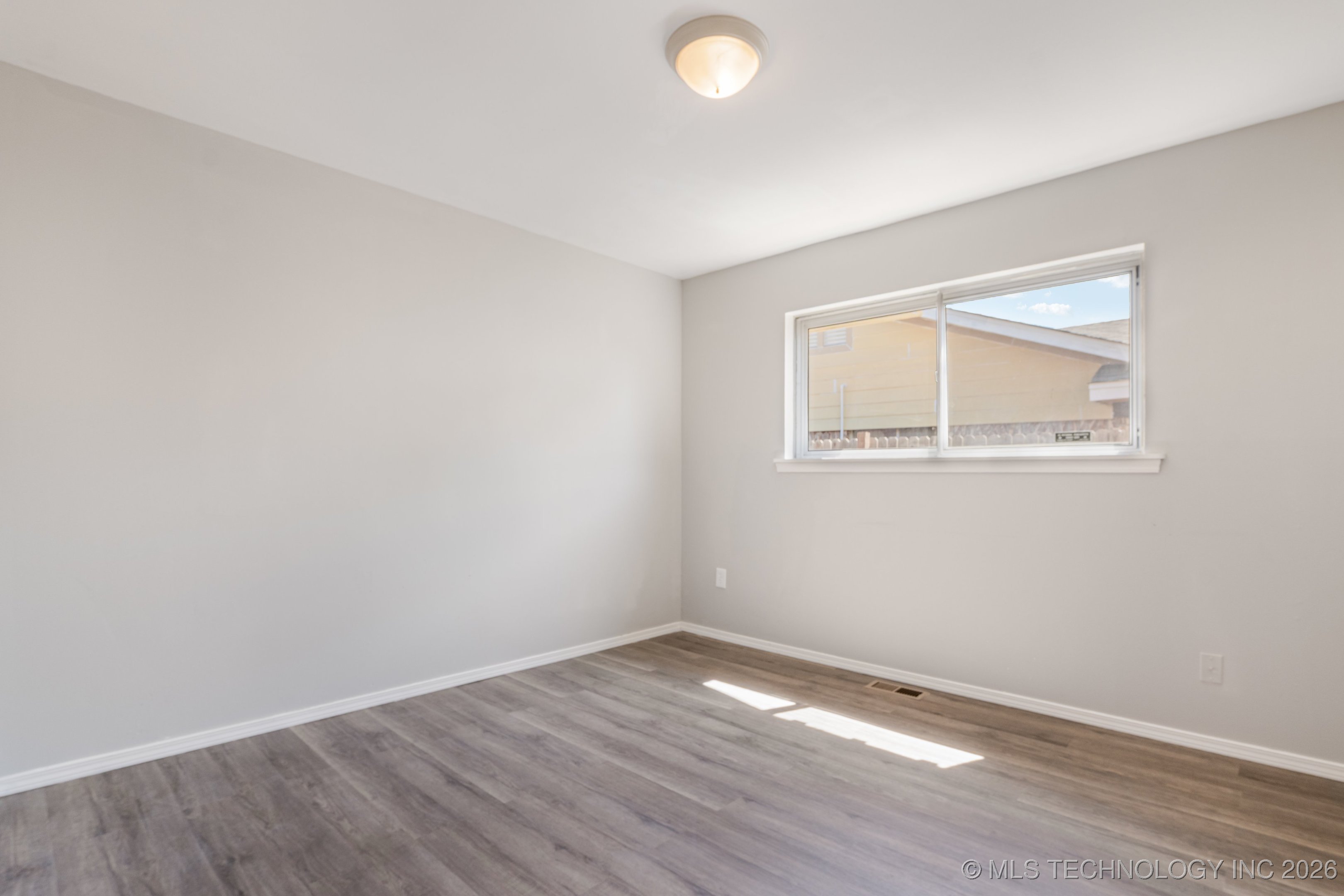 6922 E 15th Place