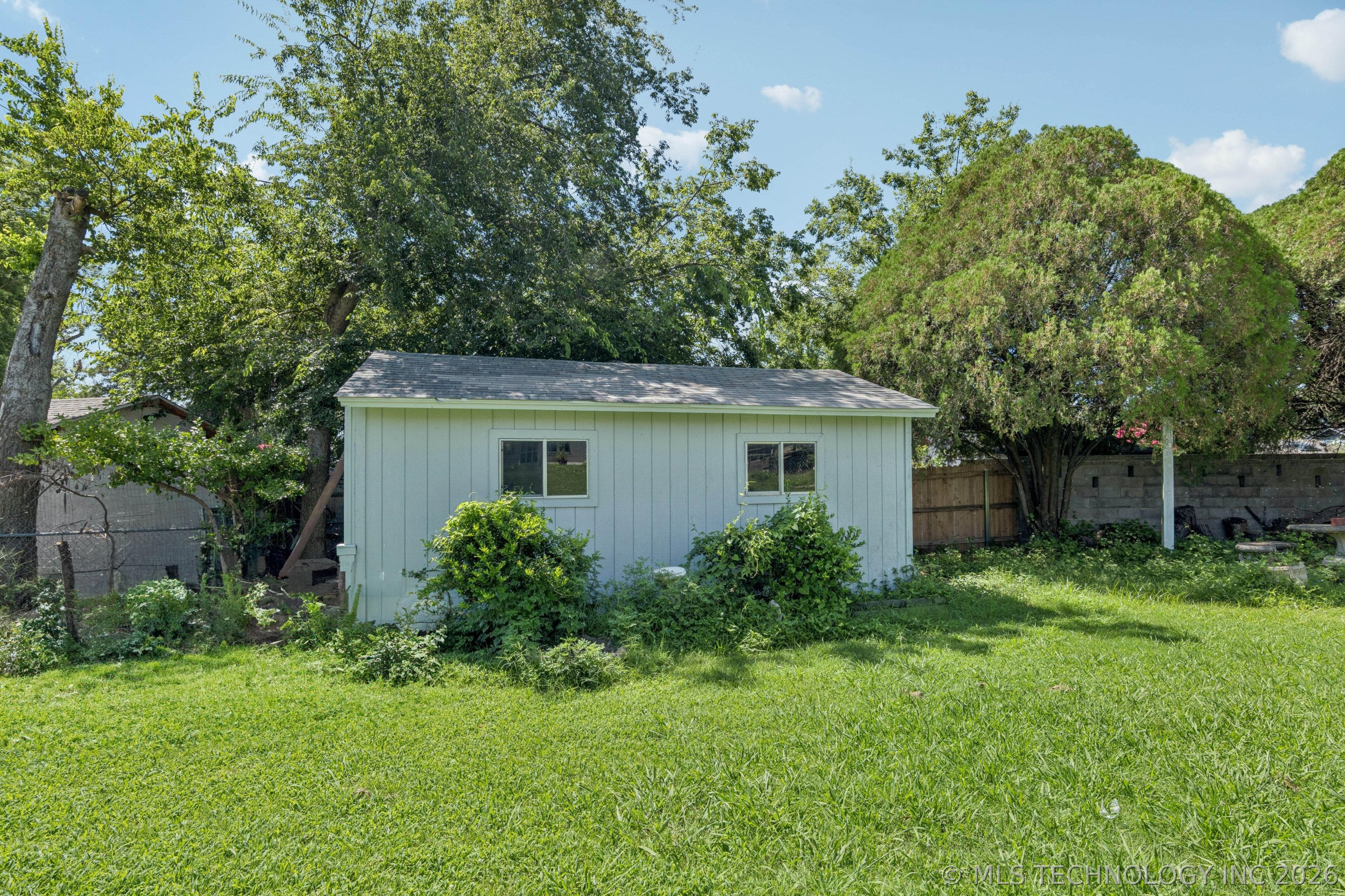 6922 E 15th Place