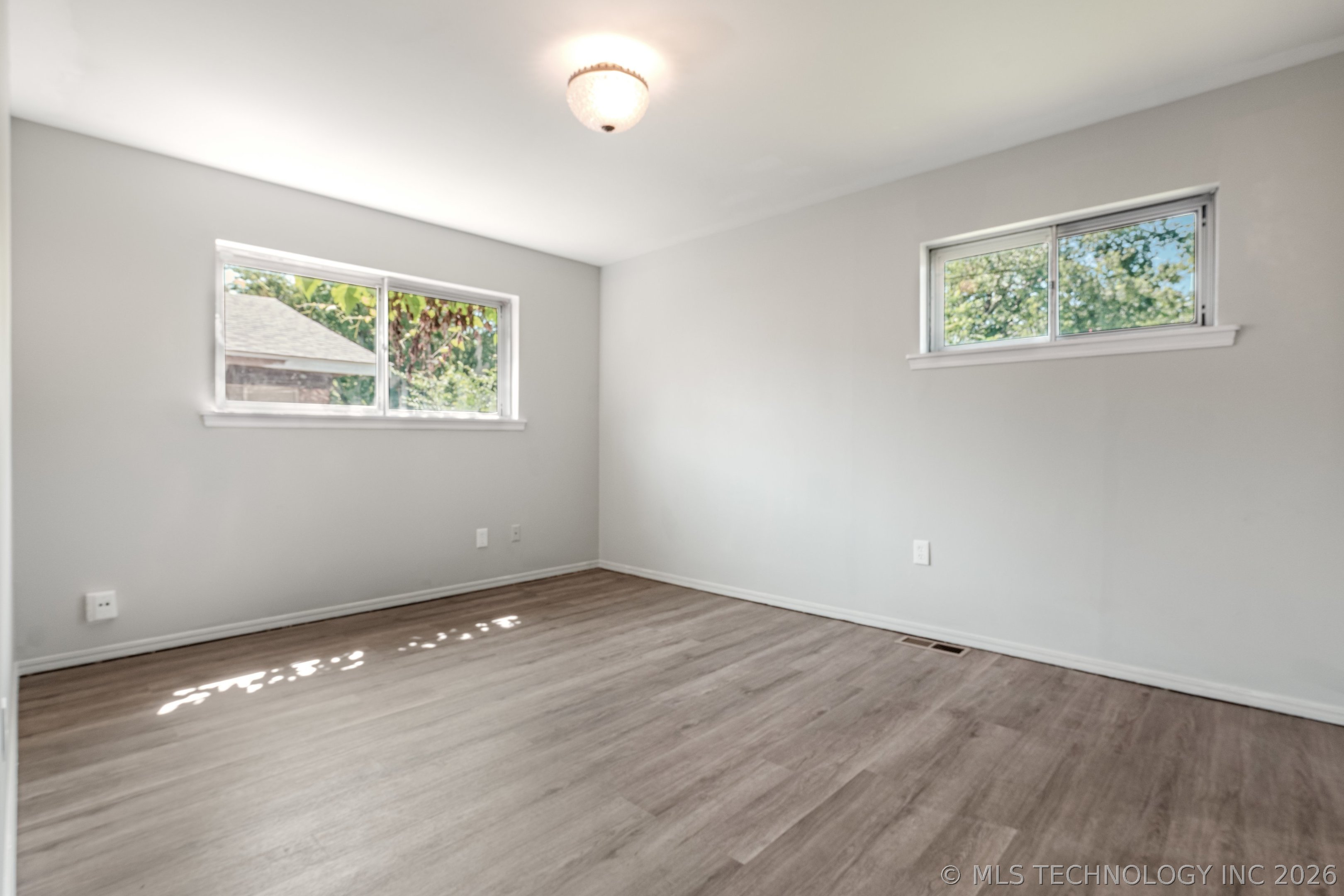 6922 E 15th Place