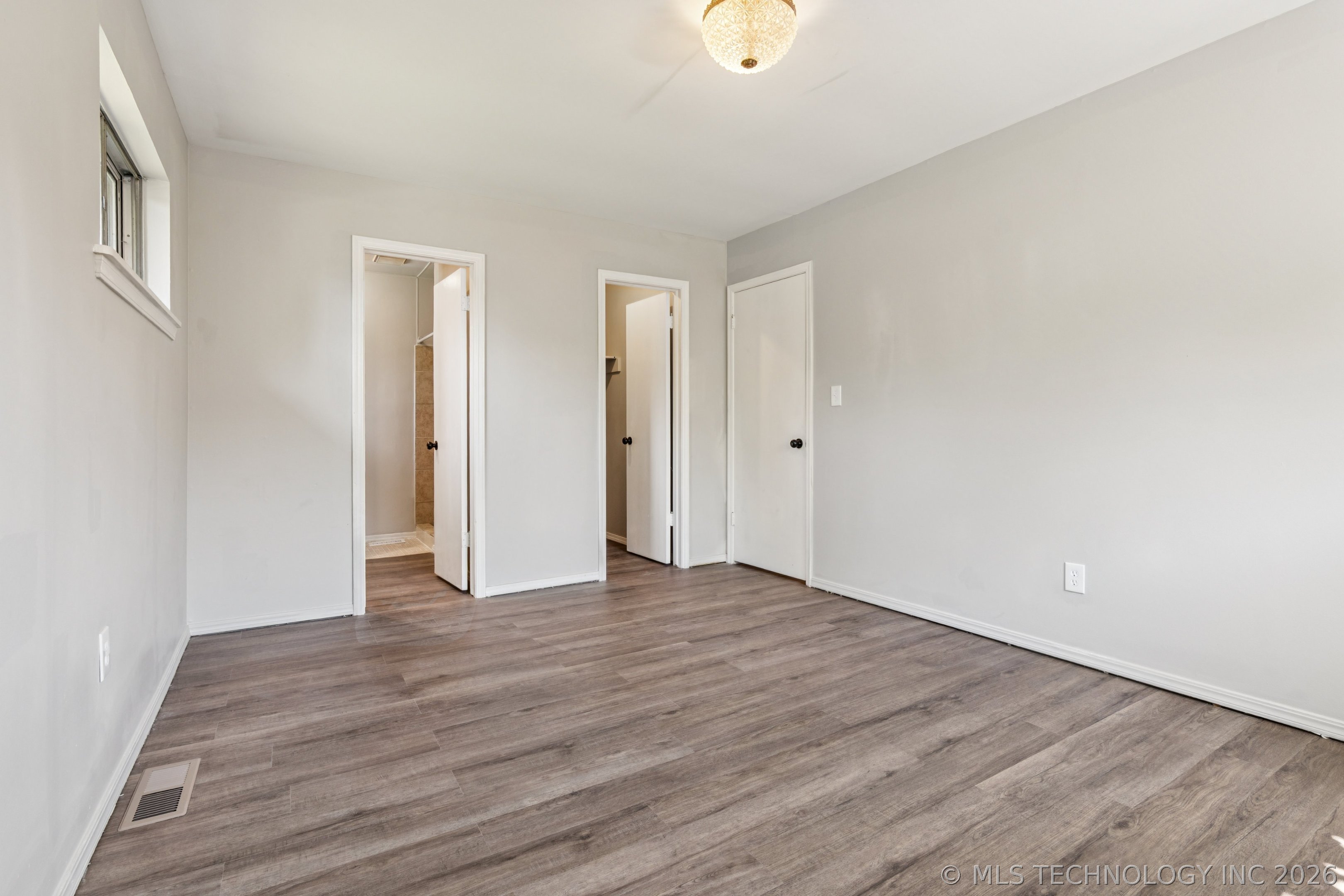 6922 E 15th Place
