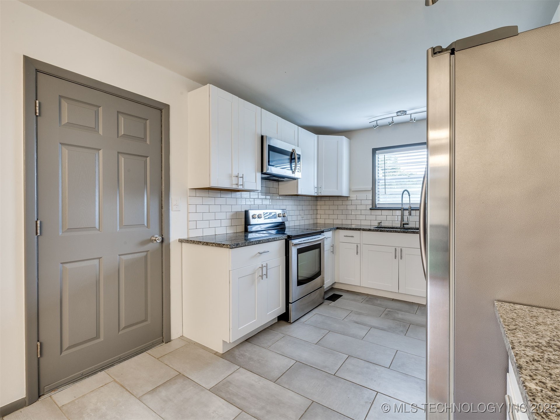 105 S 166th East Avenue