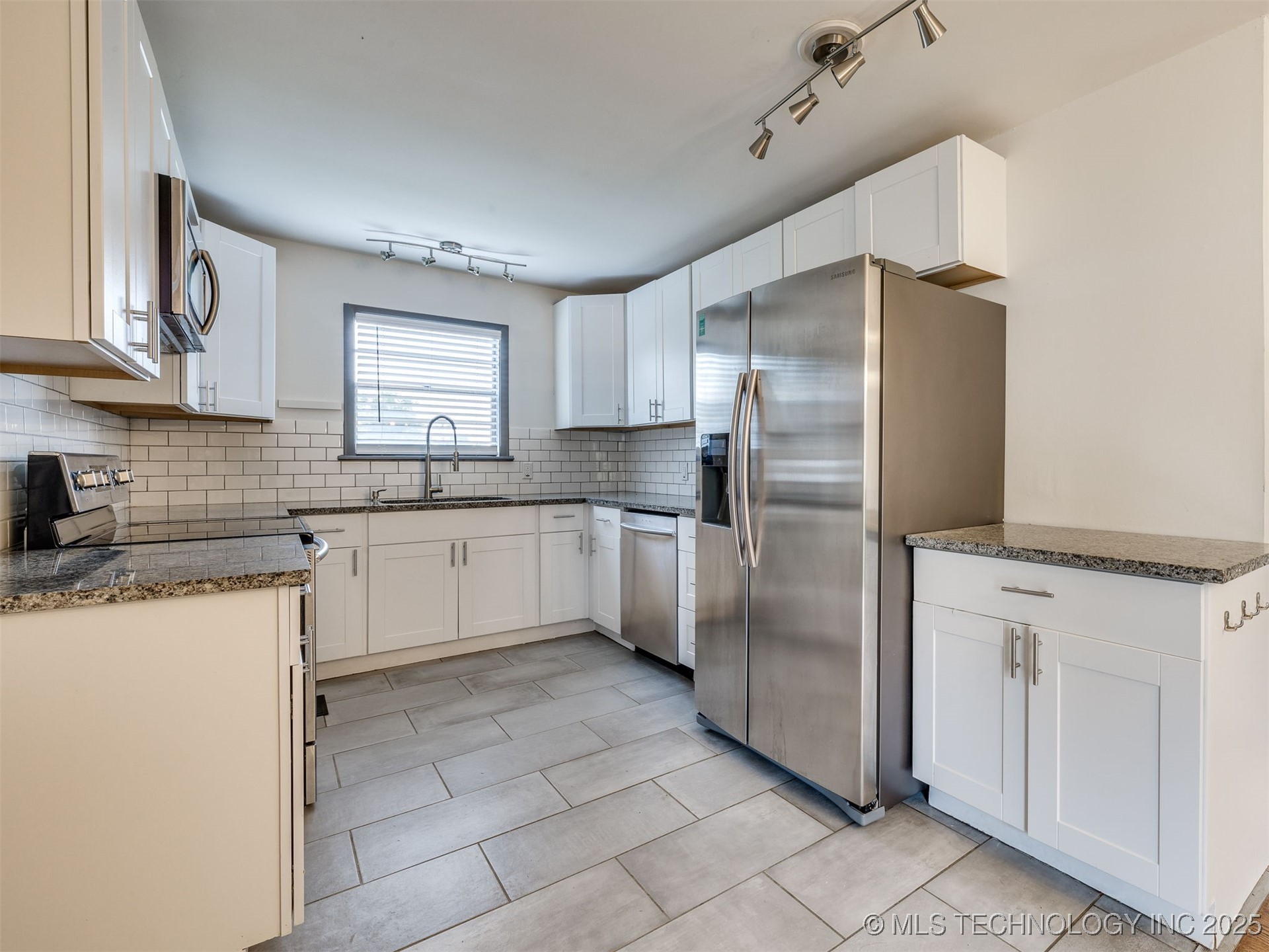 105 S 166th East Avenue
