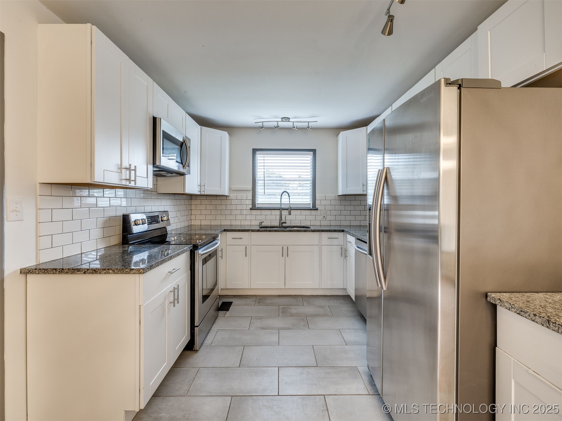 105 S 166th East Avenue