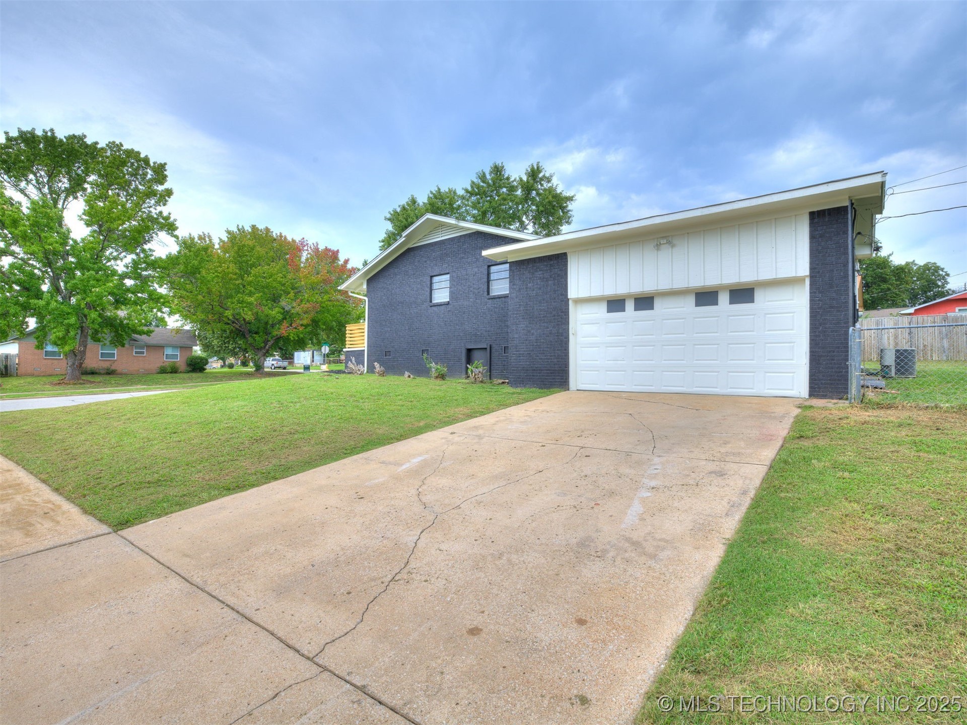 105 S 166th East Avenue