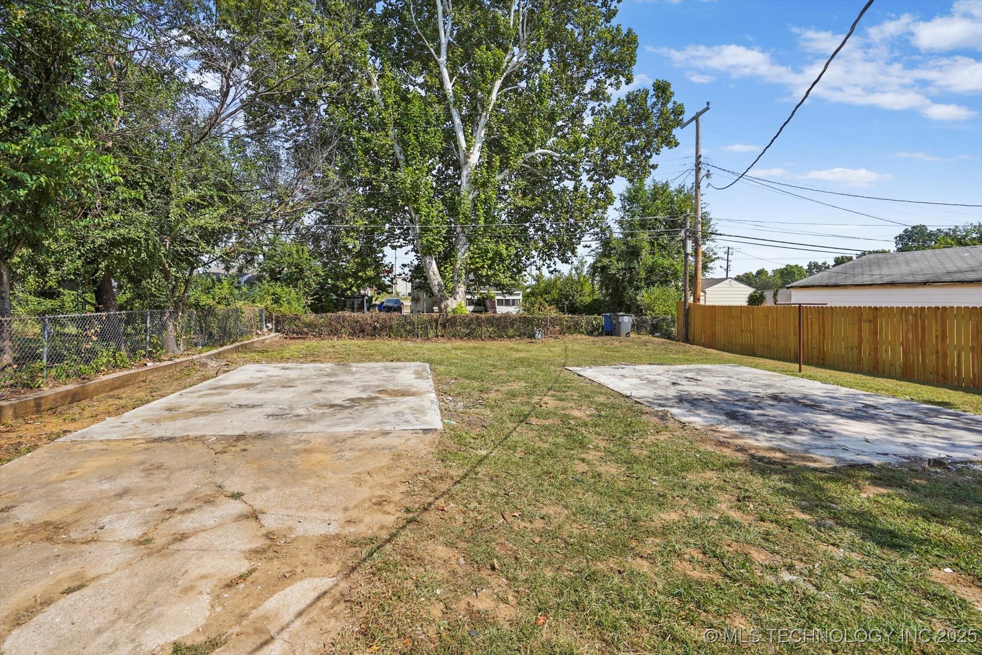 1421 N Indianapolis Avenue