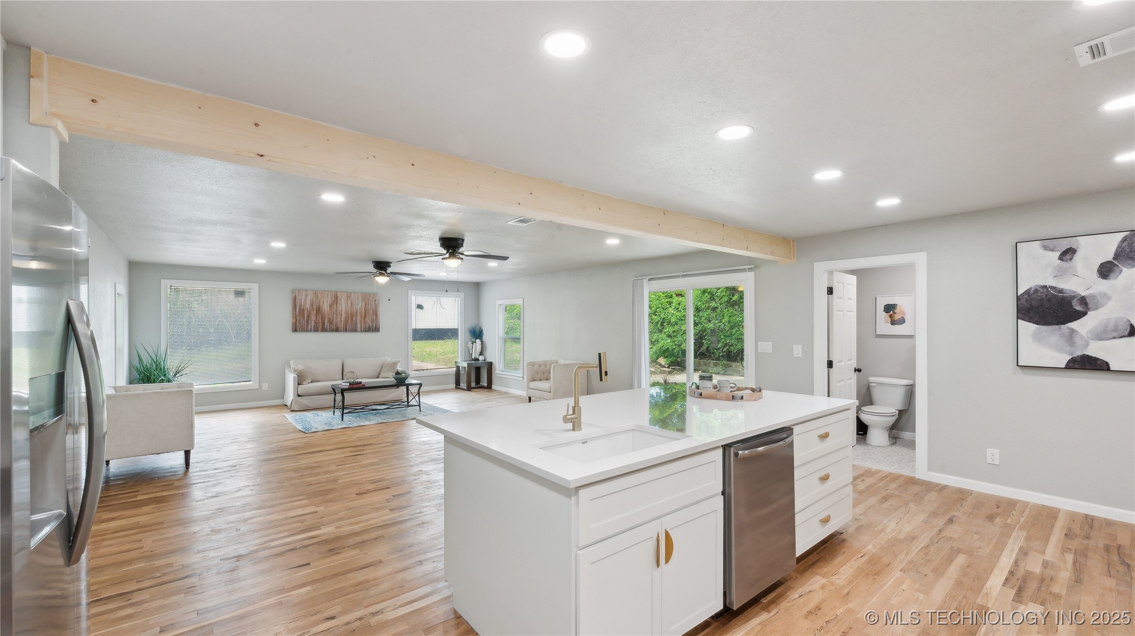 4010 E Harris