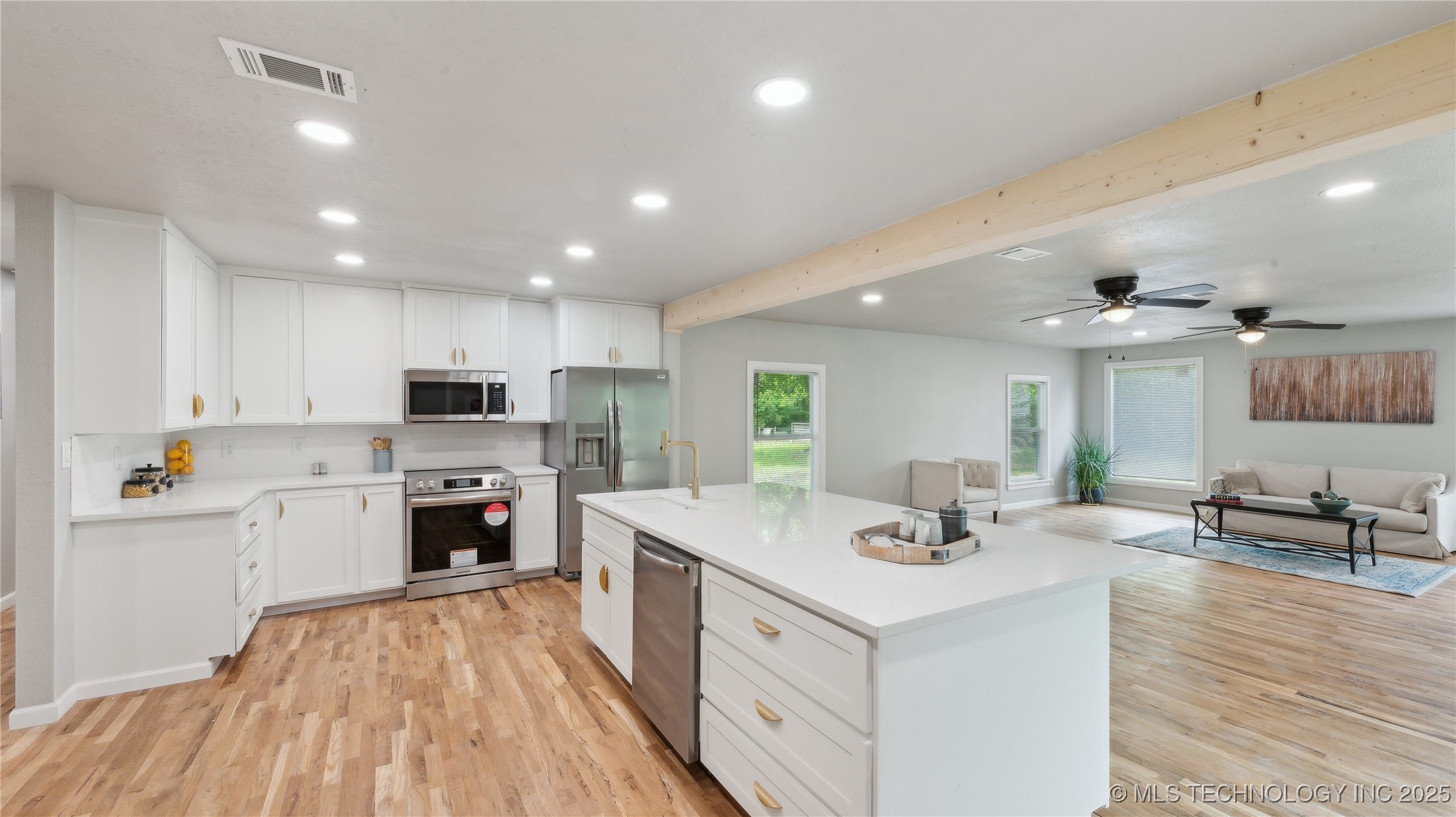 4010 E Harris
