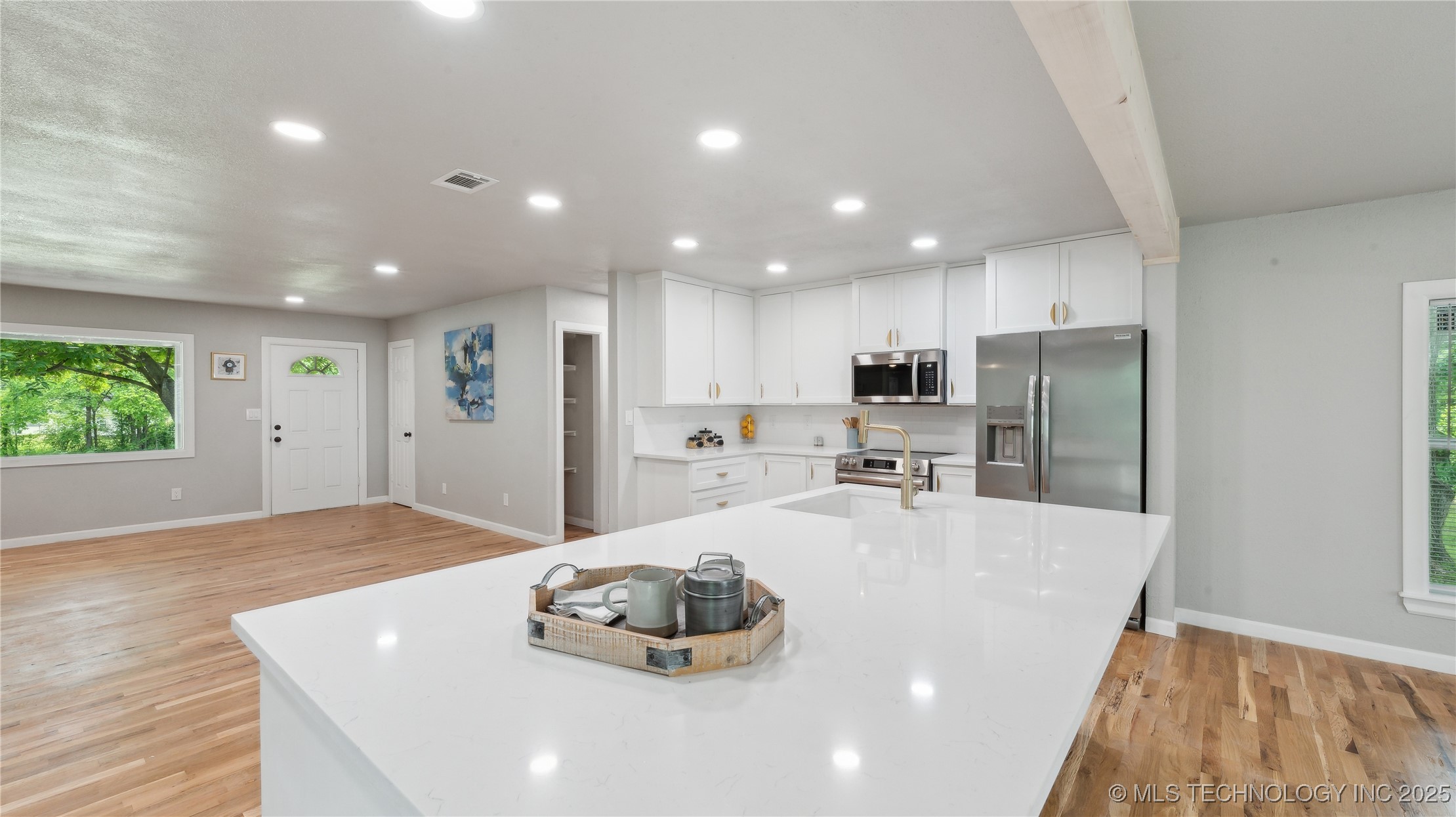 4010 E Harris